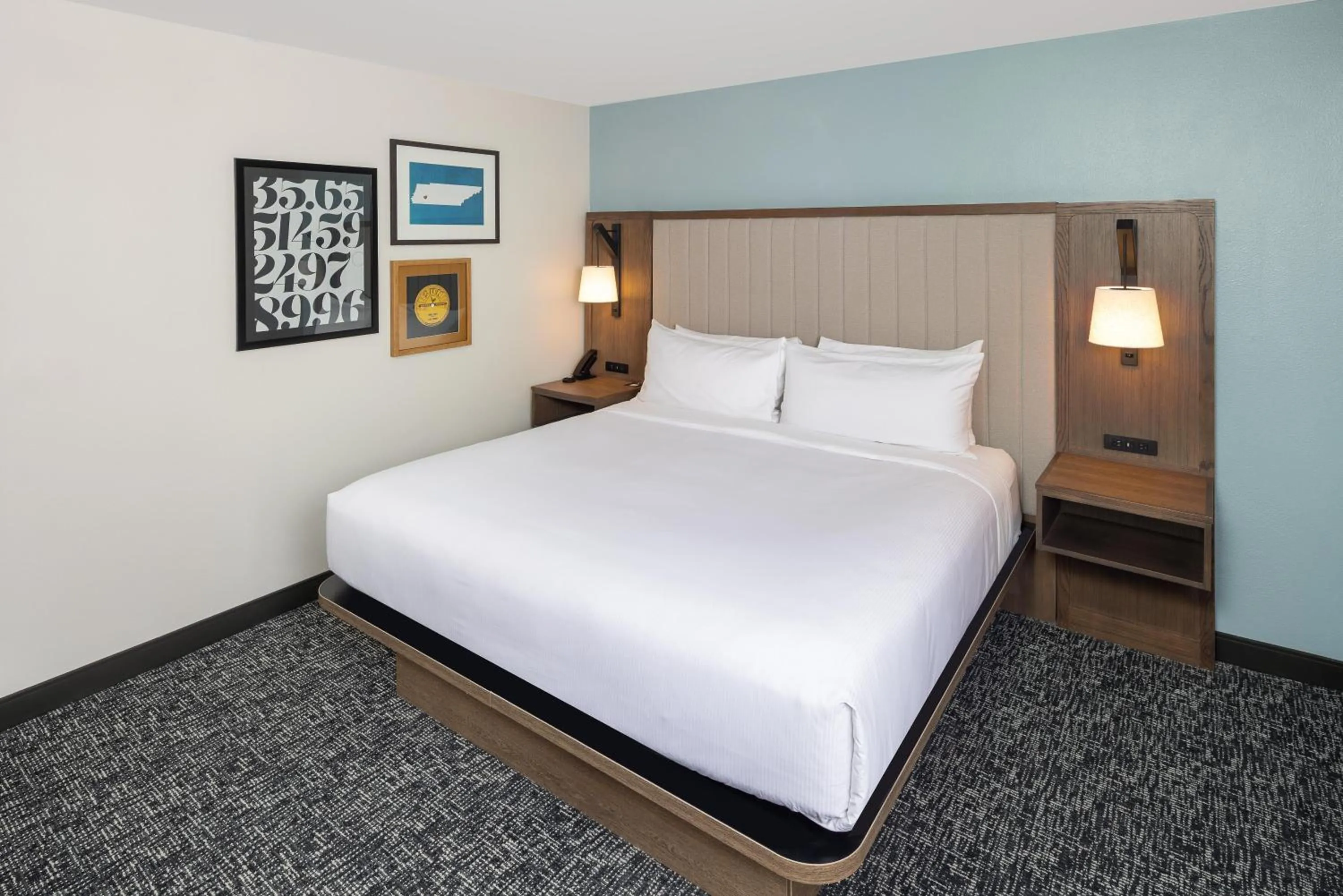 Bed in DoubleTree by Hilton Jackson