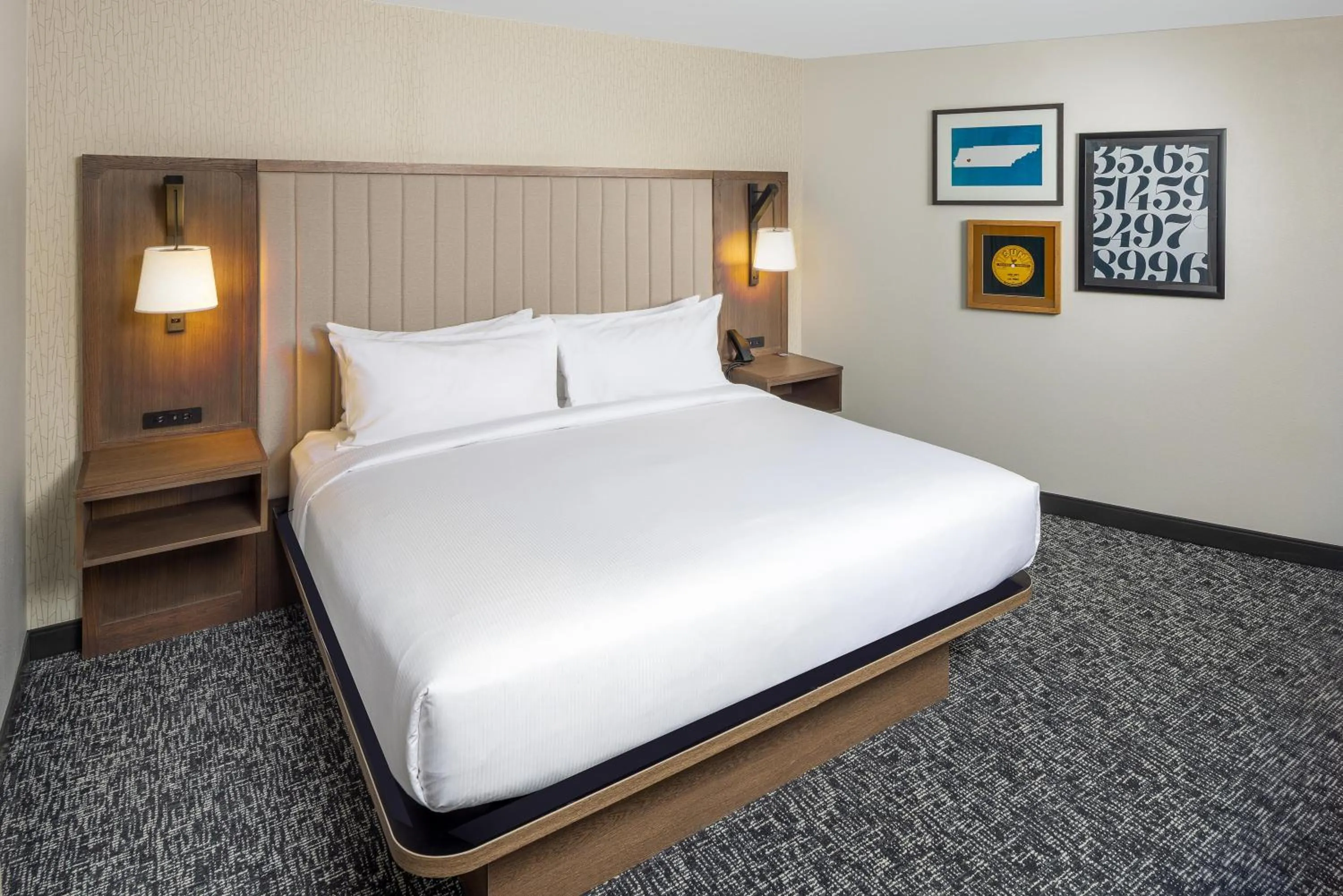 Bed in DoubleTree by Hilton Jackson