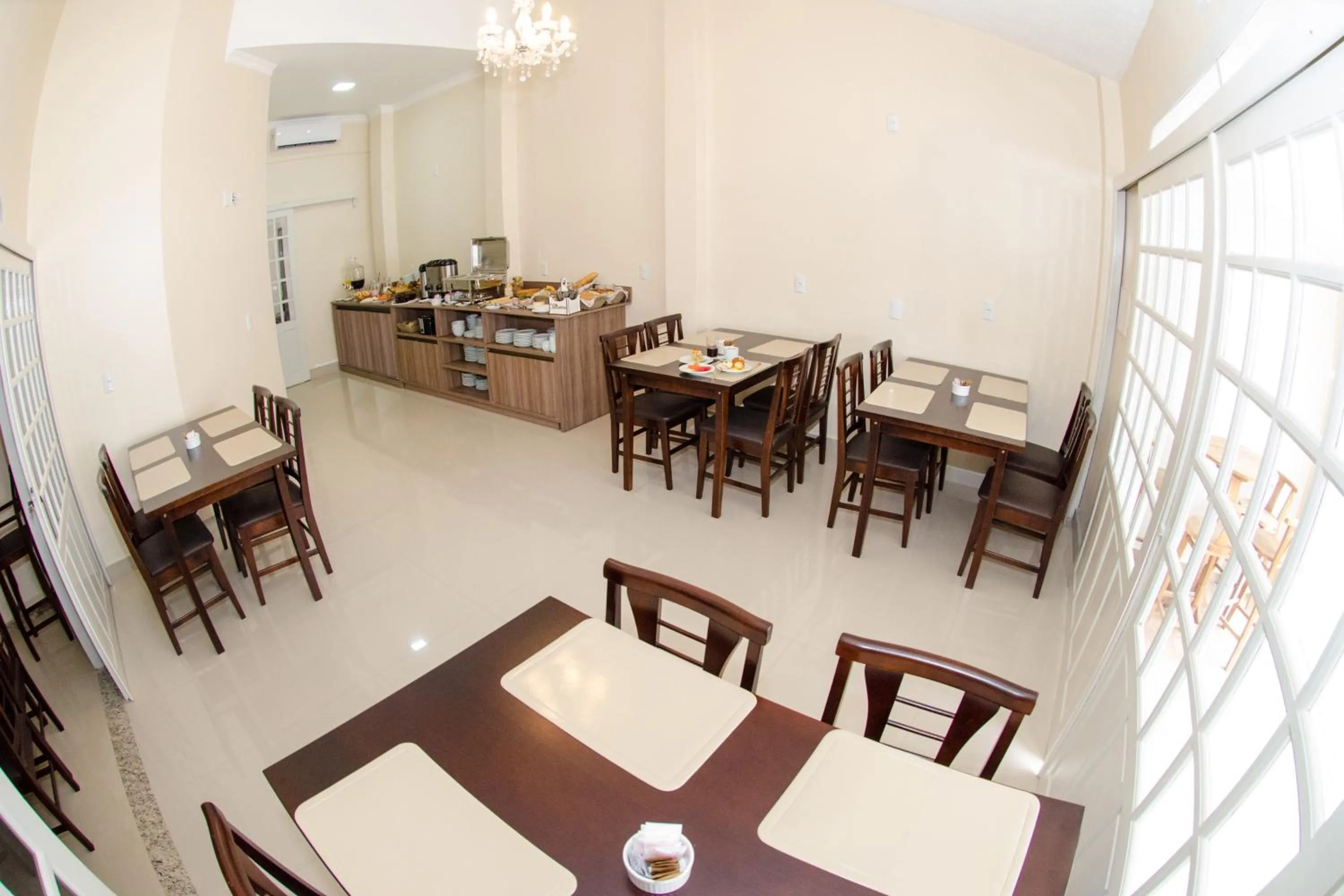 Restaurant/places to eat in Pousada Espindola