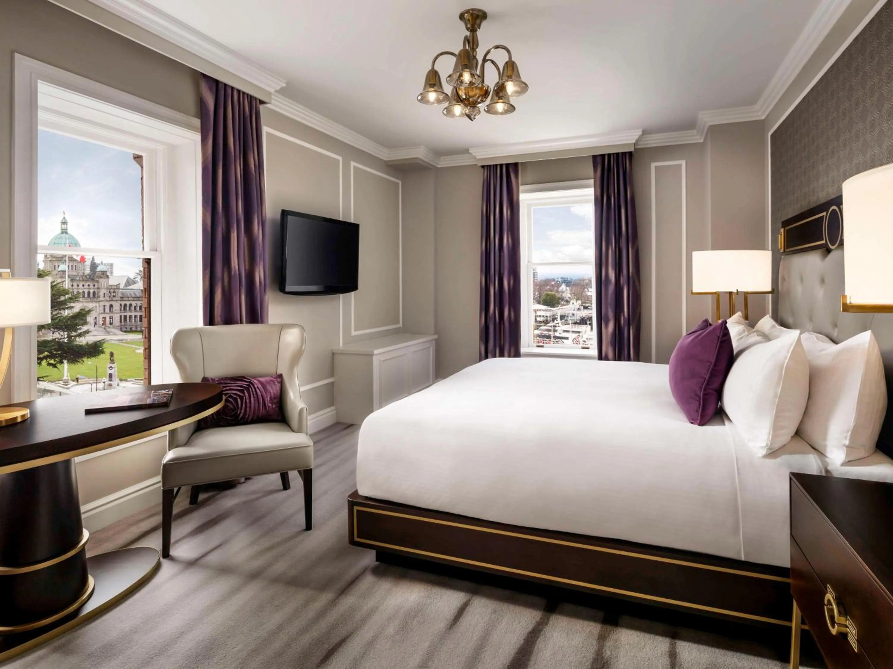 Fairmont Gold Harbor View 1 King in Fairmont Empress Hotel