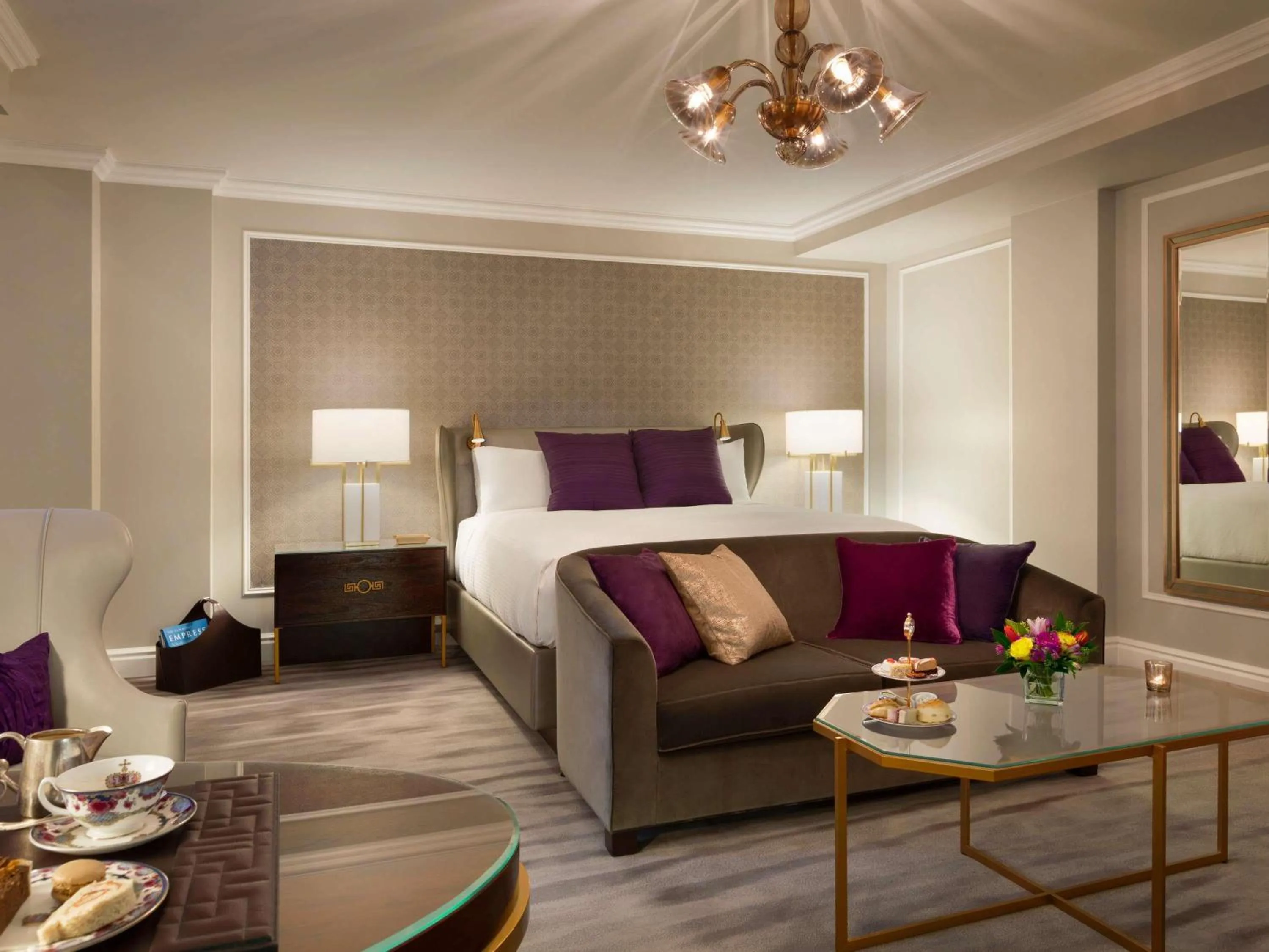 Bedroom, Bed in Fairmont Empress Hotel