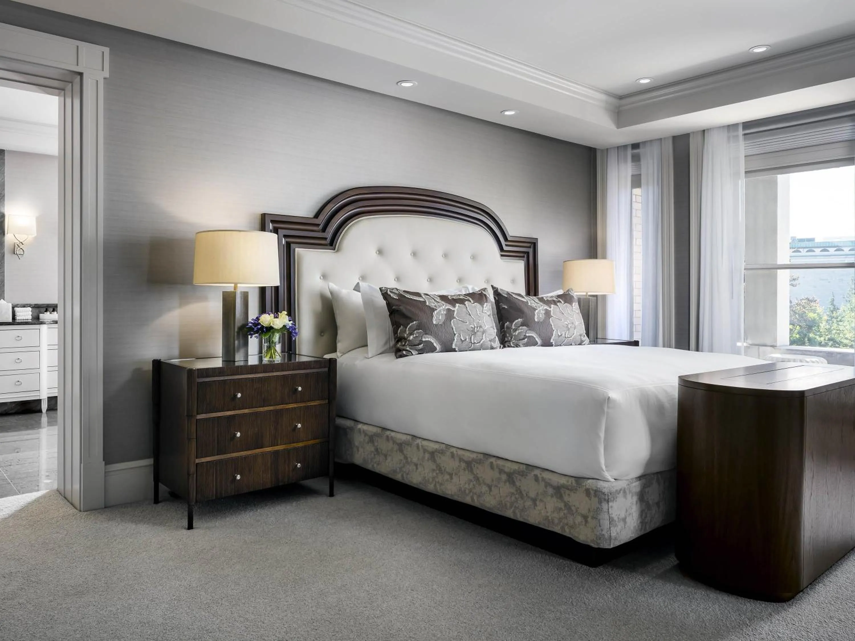 Bedroom, Bed in Fairmont Empress Hotel