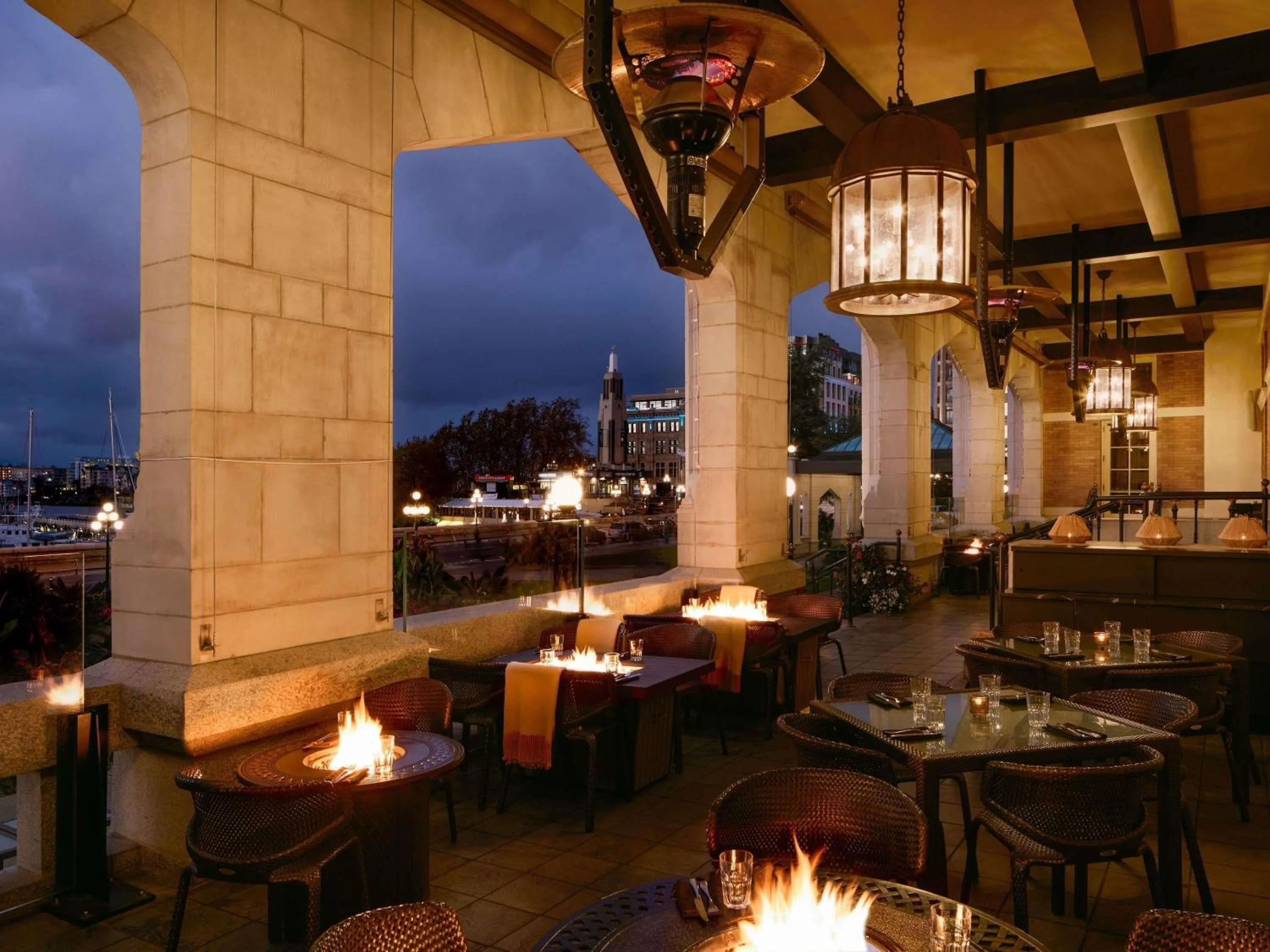 Restaurant/places to eat in Fairmont Empress Hotel