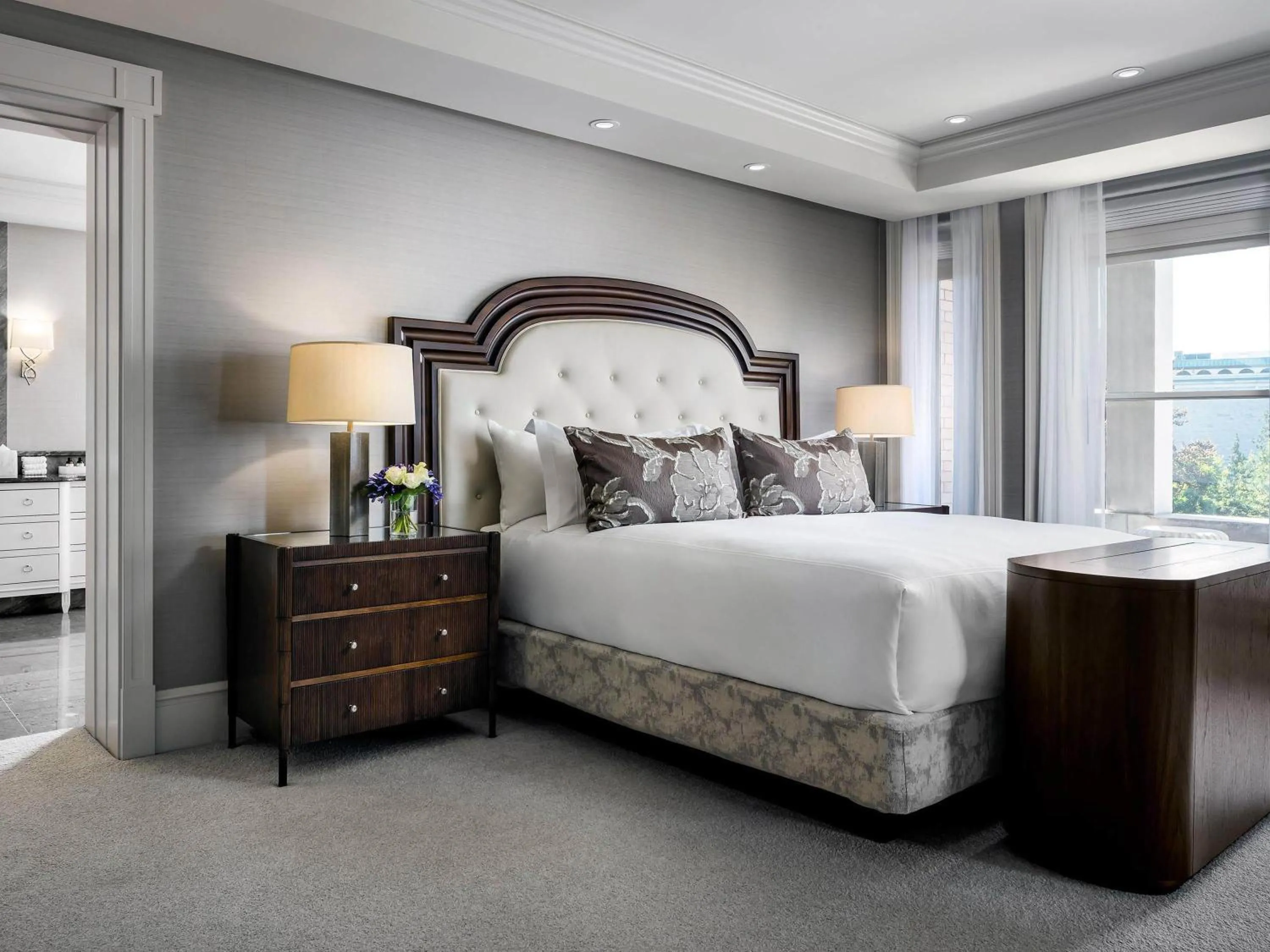 Photo of the whole room, Bed in Fairmont Empress Hotel