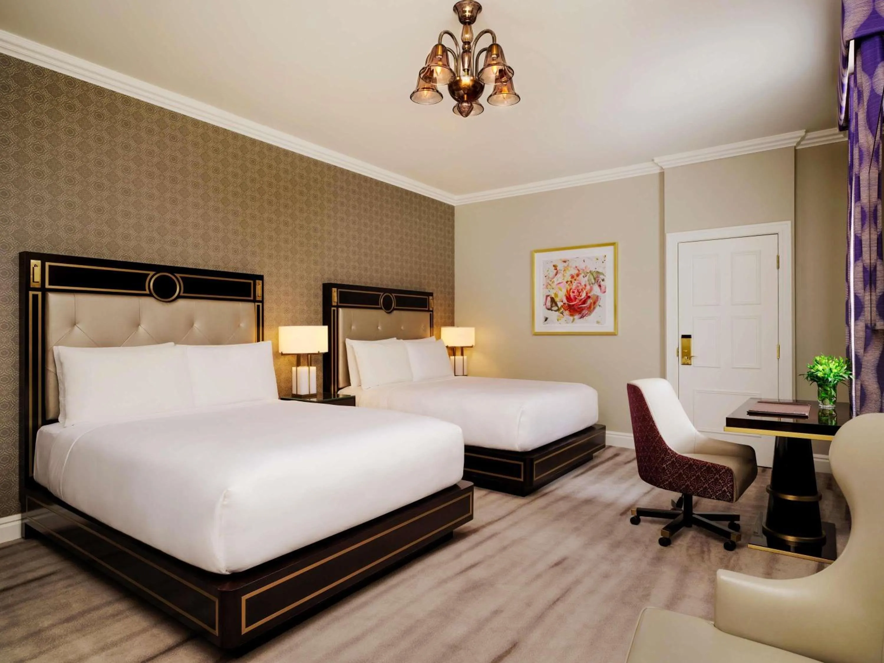 Bedroom, Bed in Fairmont Empress Hotel