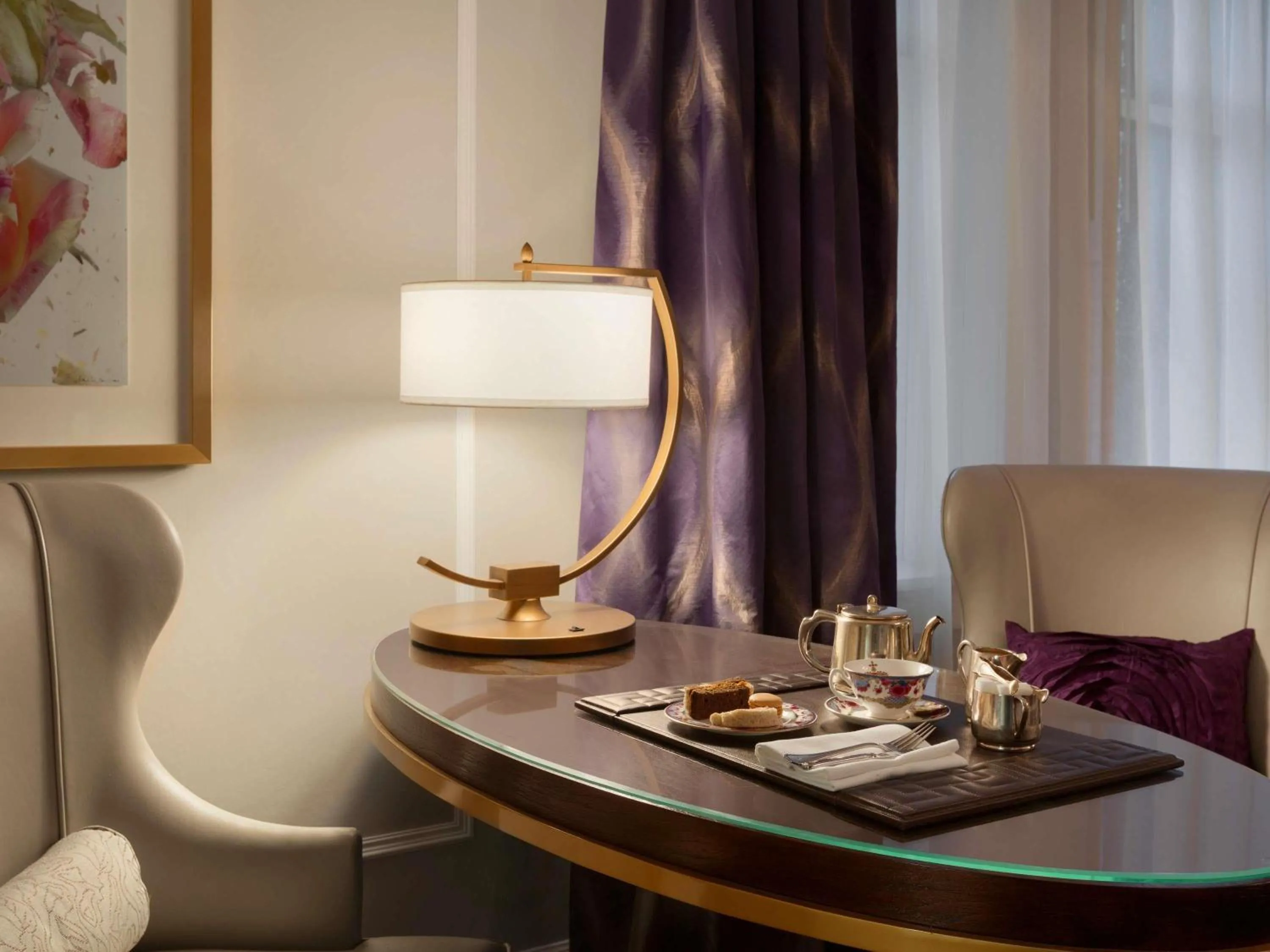 Bedroom in Fairmont Empress Hotel