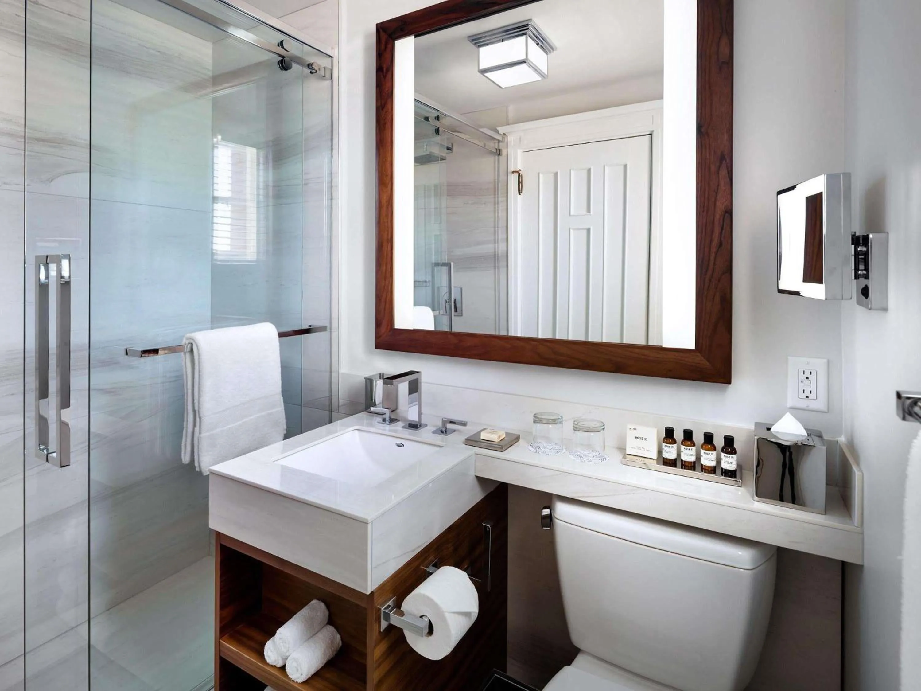 Bedroom in Fairmont Empress Hotel