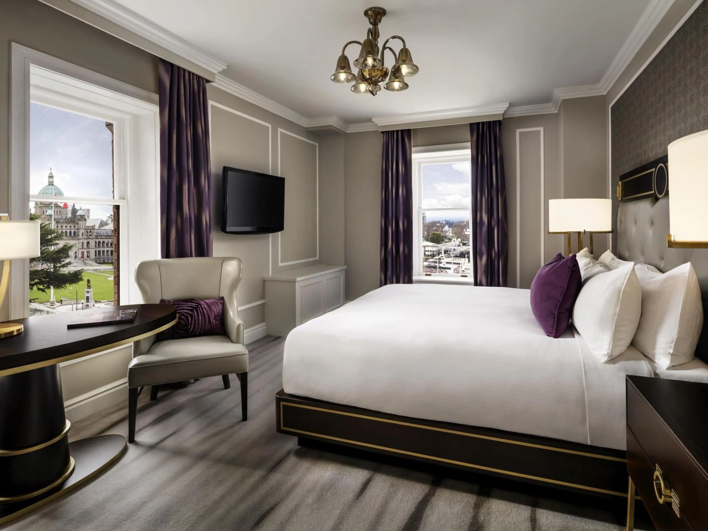 Bedroom, Bed in Fairmont Empress Hotel