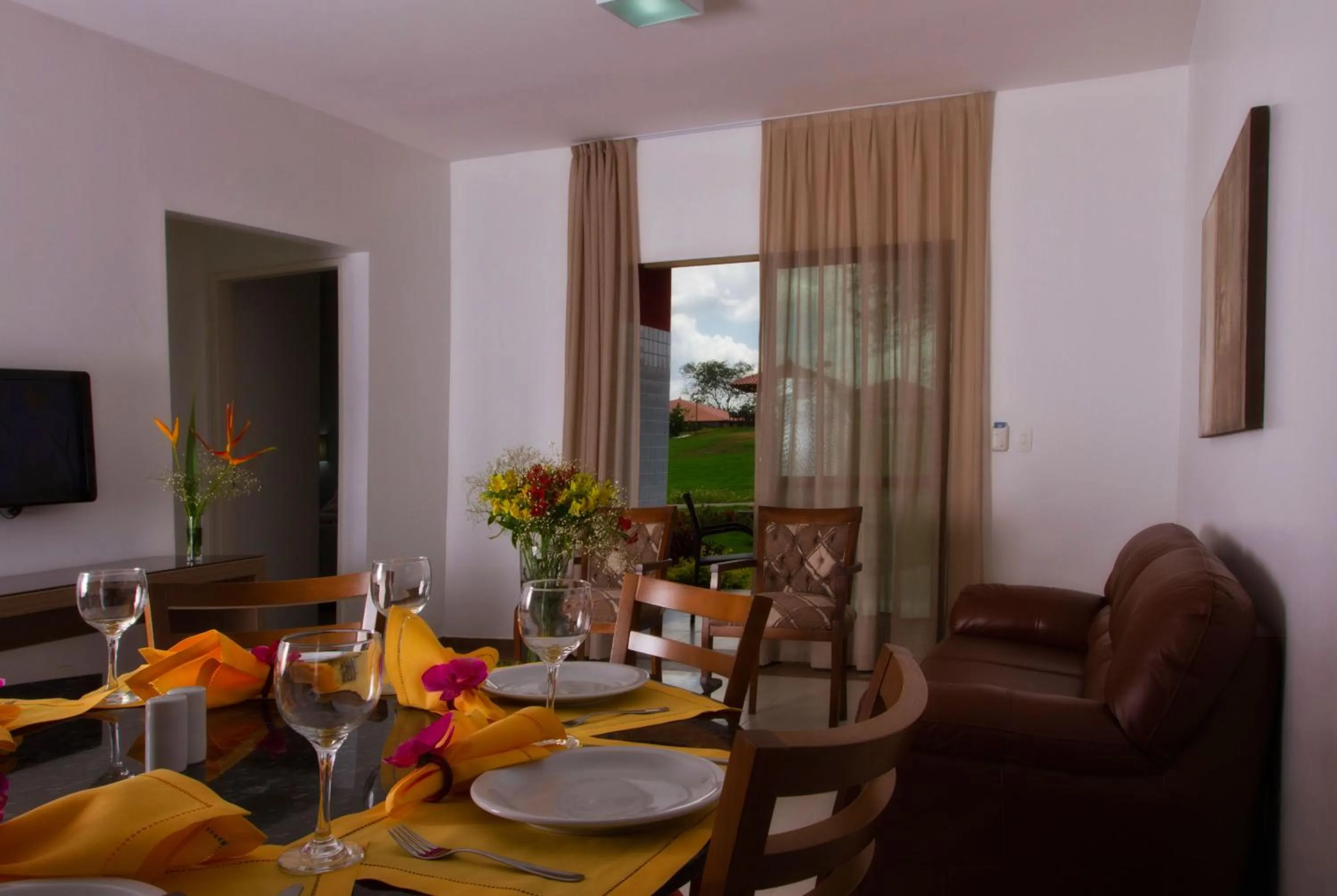 Restaurant/places to eat in Hotel Canarius de Gravatá