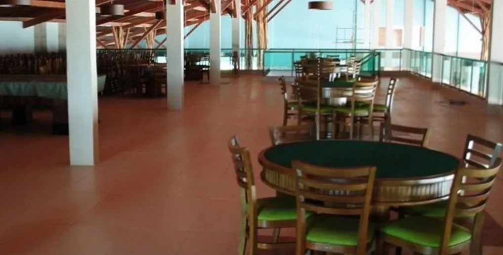 Restaurant/places to eat in Hotel Canarius de Gravatá