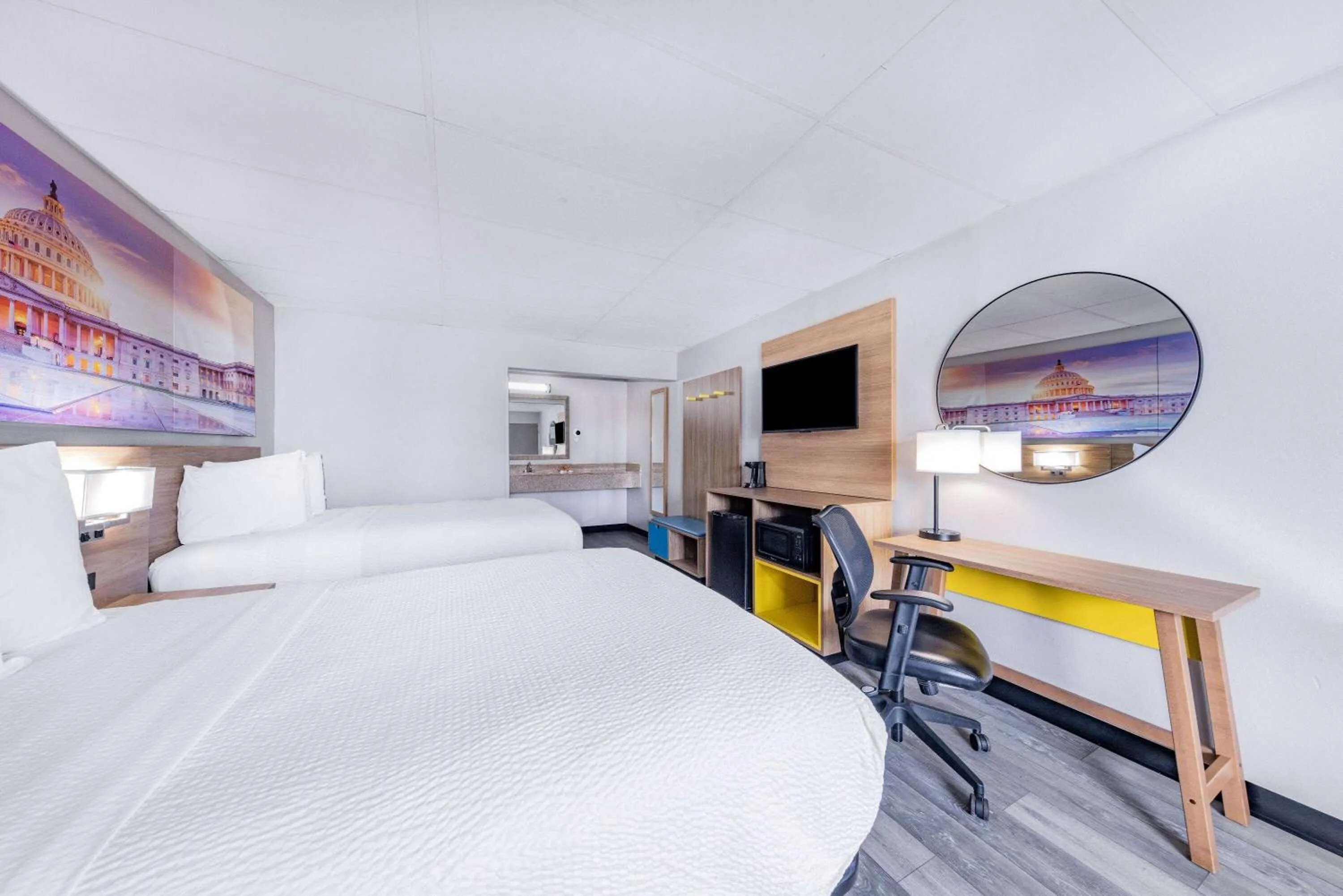 Photo of the whole room, Bed in Days Inn by Wyndham Fredericksburg North