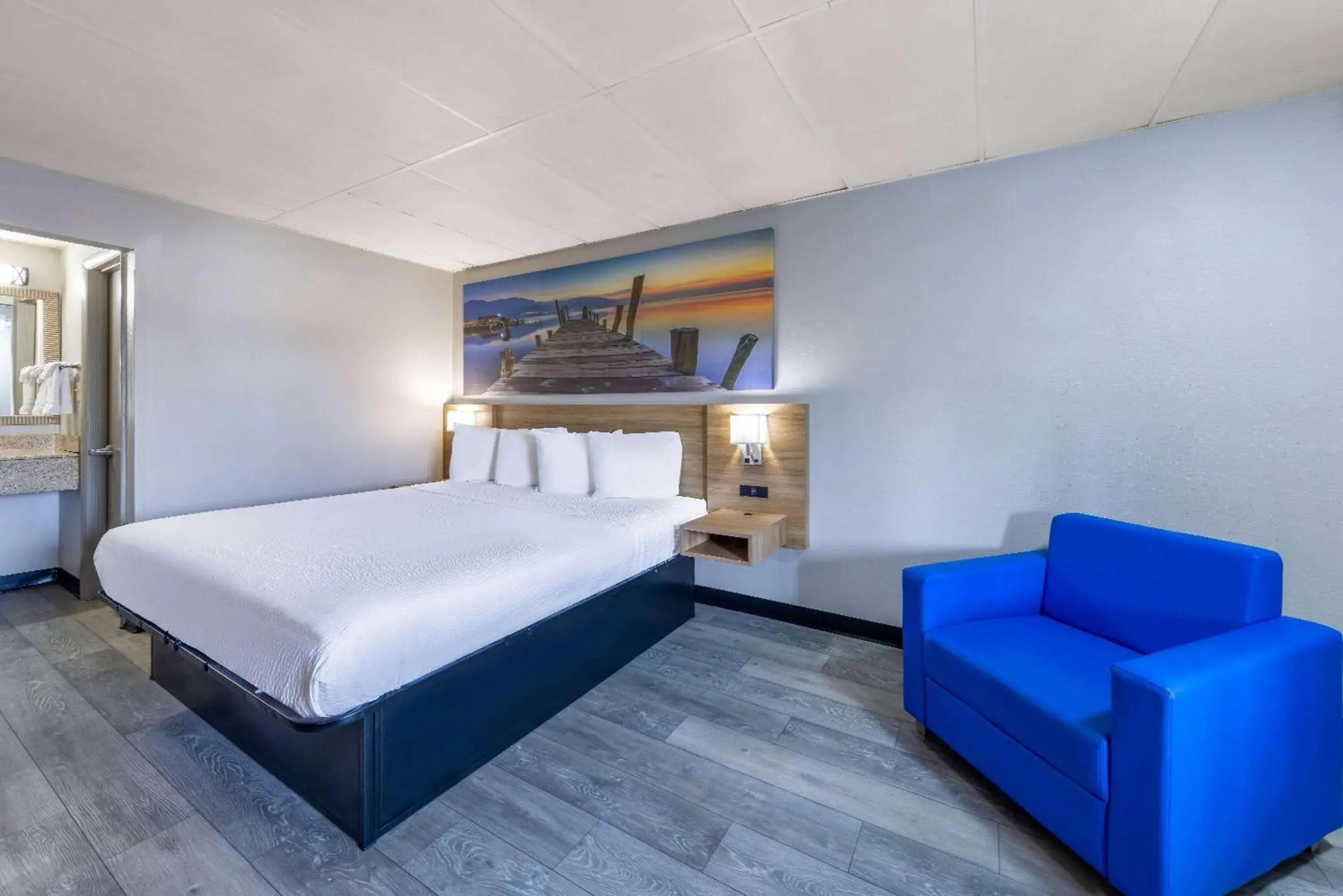 King Room -Smoking in Days Inn by Wyndham Fredericksburg North King Room -Smoking in Days Inn by Wyndham Fredericksburg North