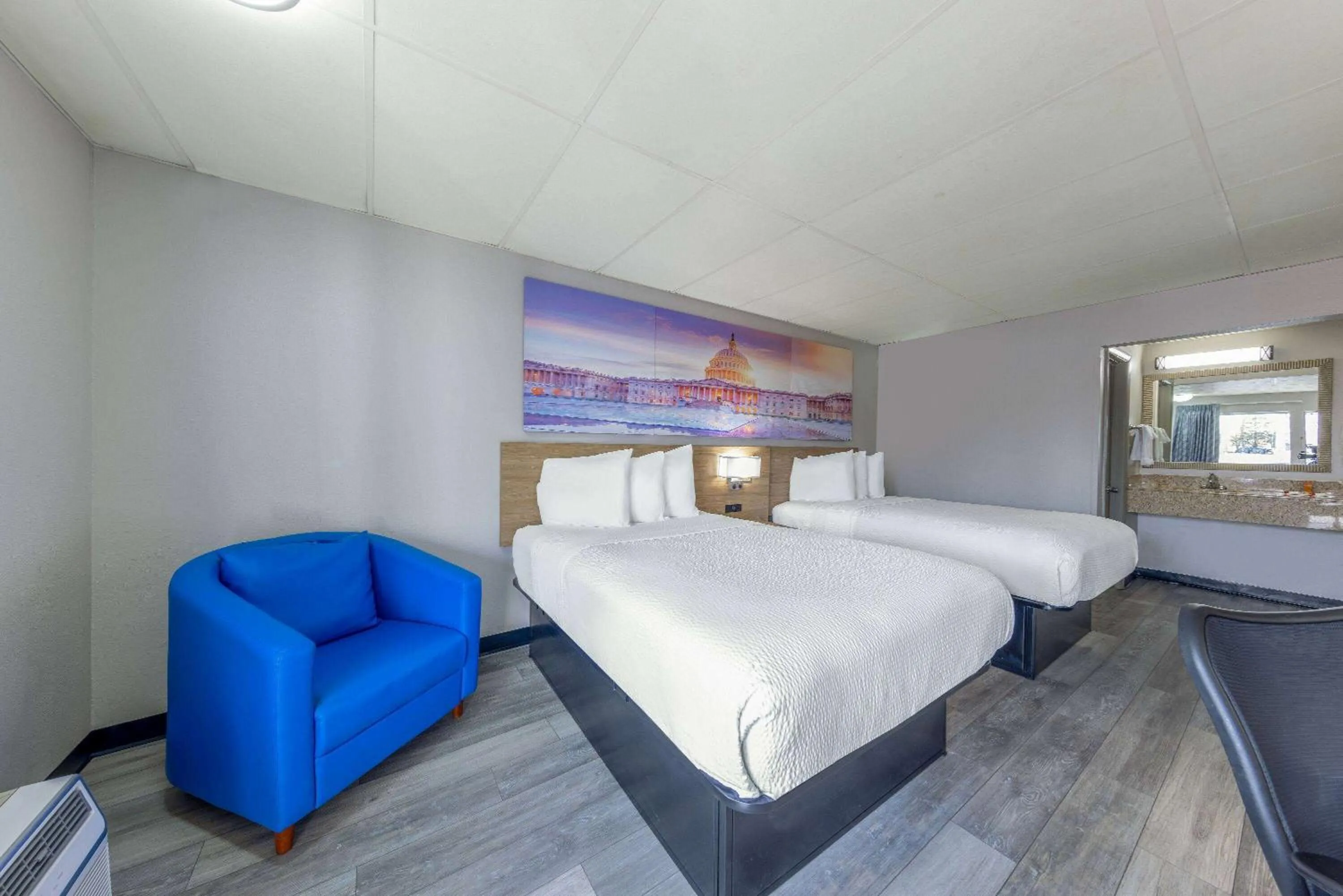 Photo of the whole room, Bed in Days Inn by Wyndham Fredericksburg North