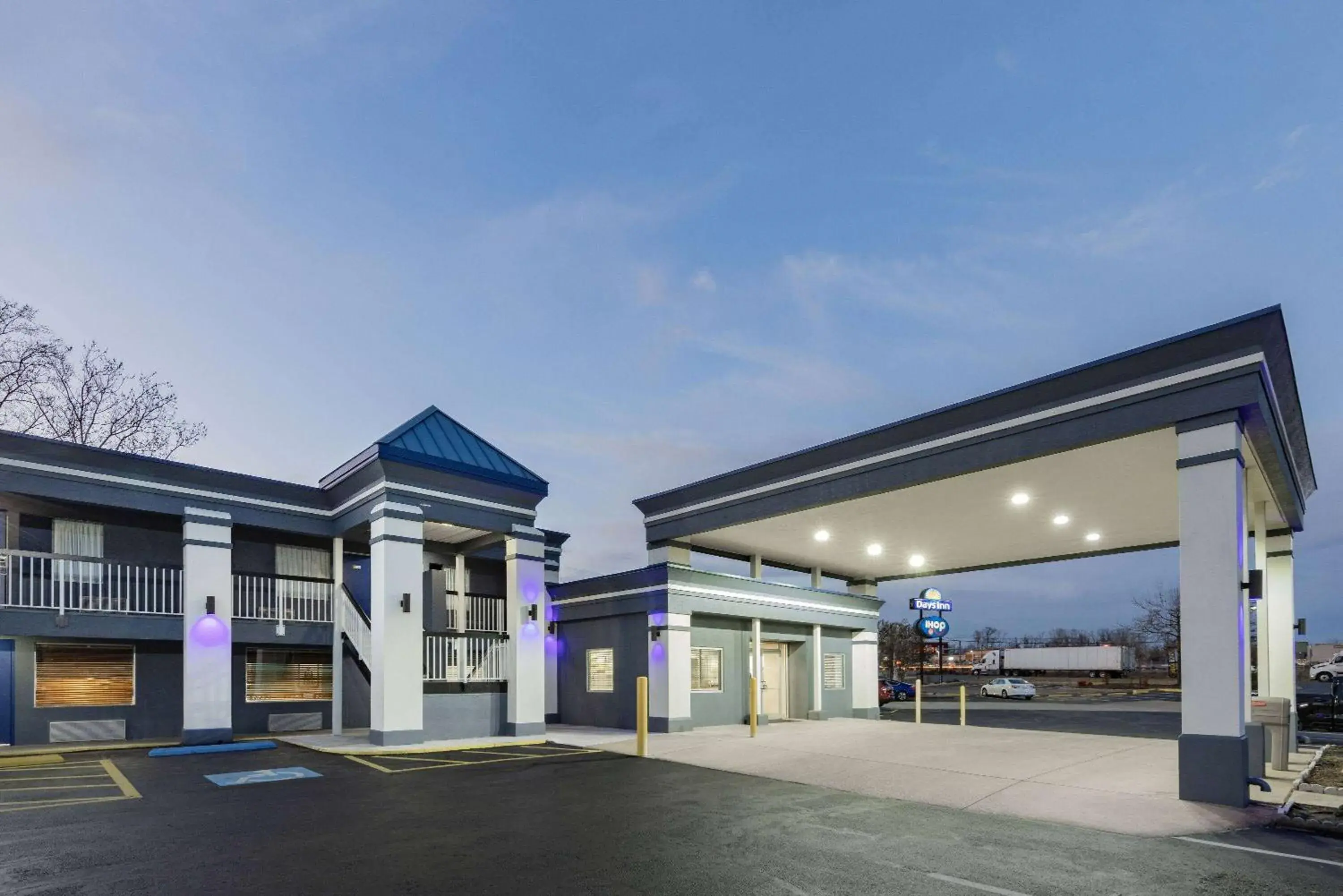 Property building in Days Inn by Wyndham Fredericksburg North Property building in Days Inn by Wyndham Fredericksburg North