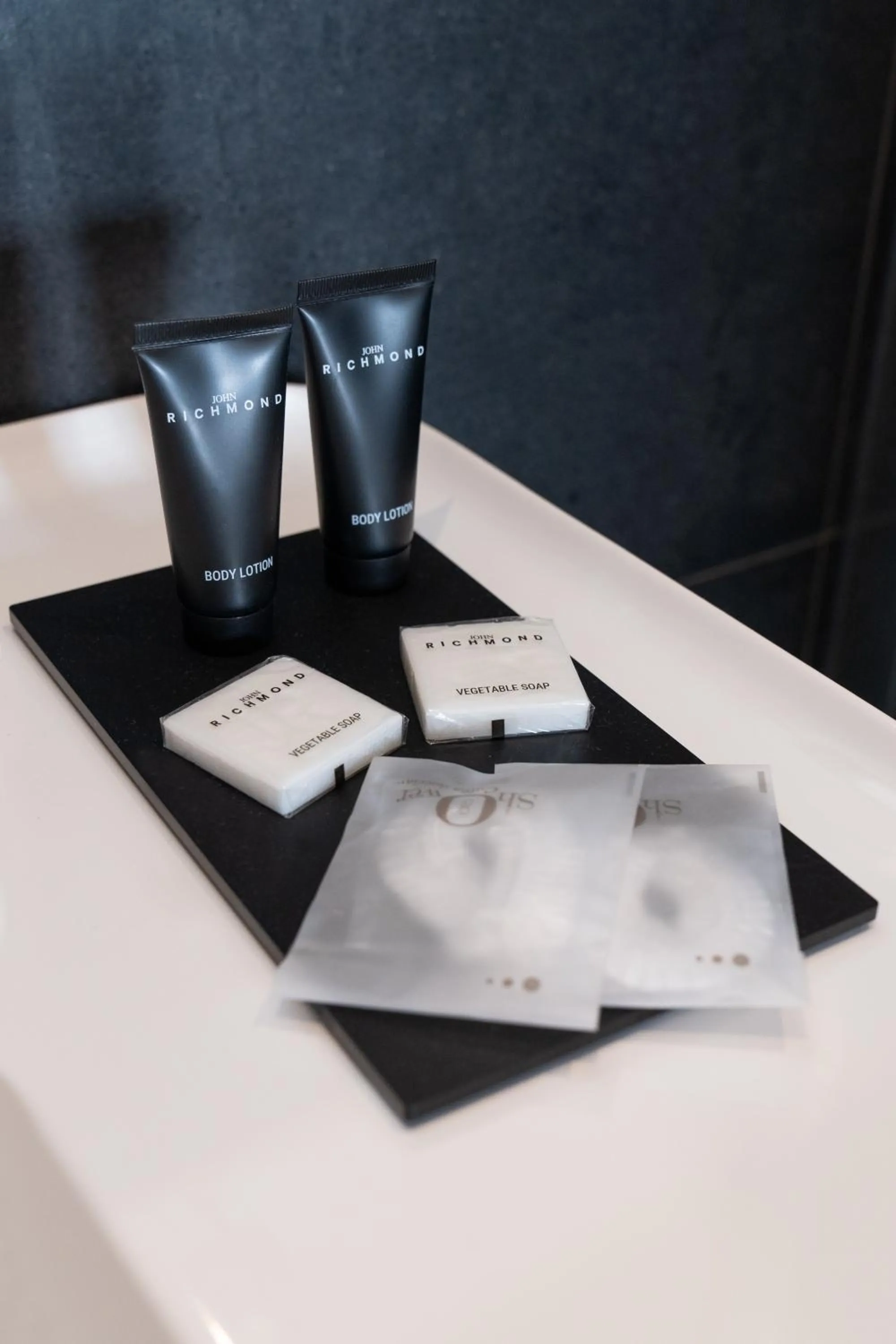 Shower in Secret Garden Resort & Spa