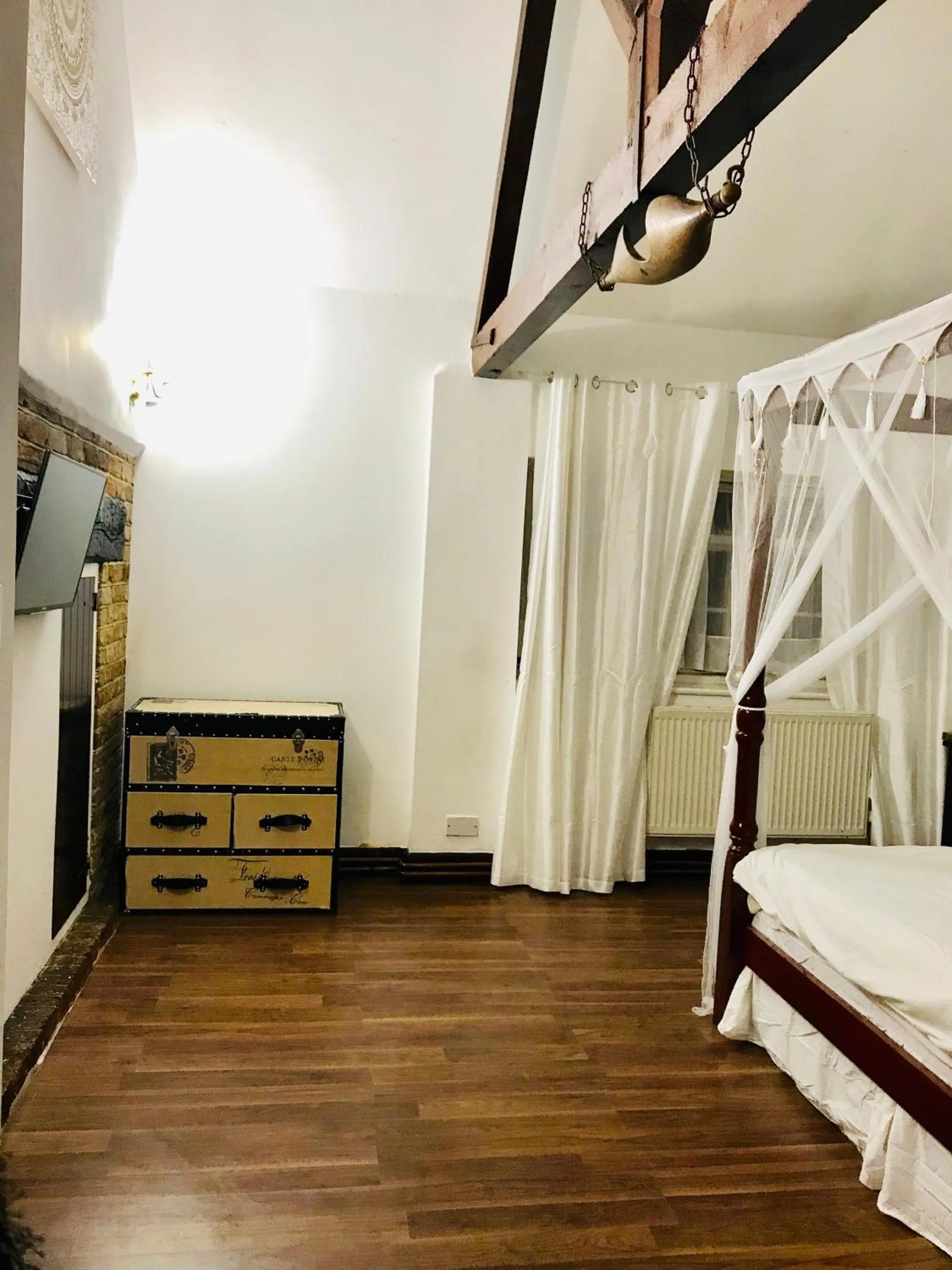 Bed in Oldlands Farmhouse Gatwick