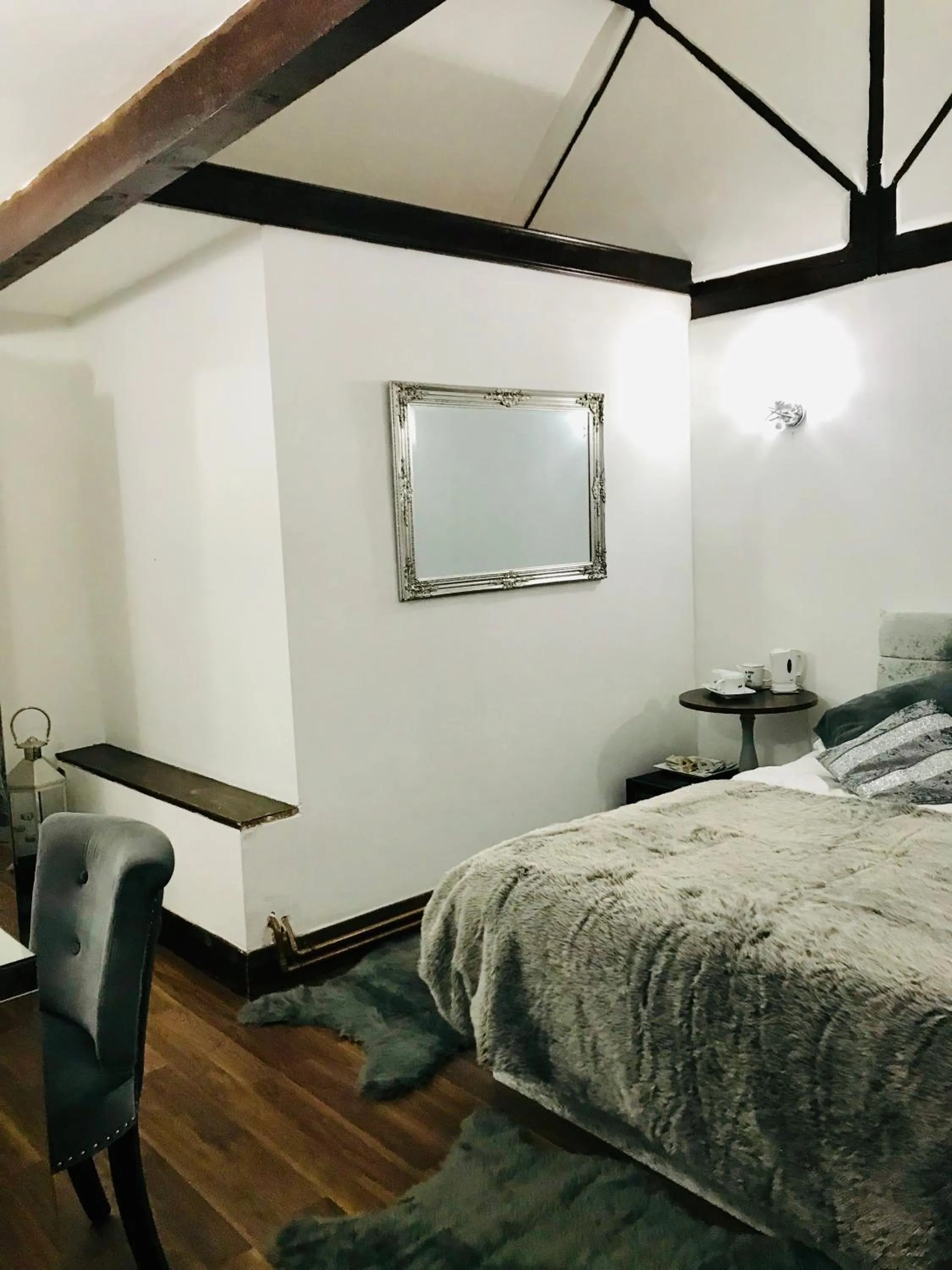 Bed in Oldlands Farmhouse Gatwick