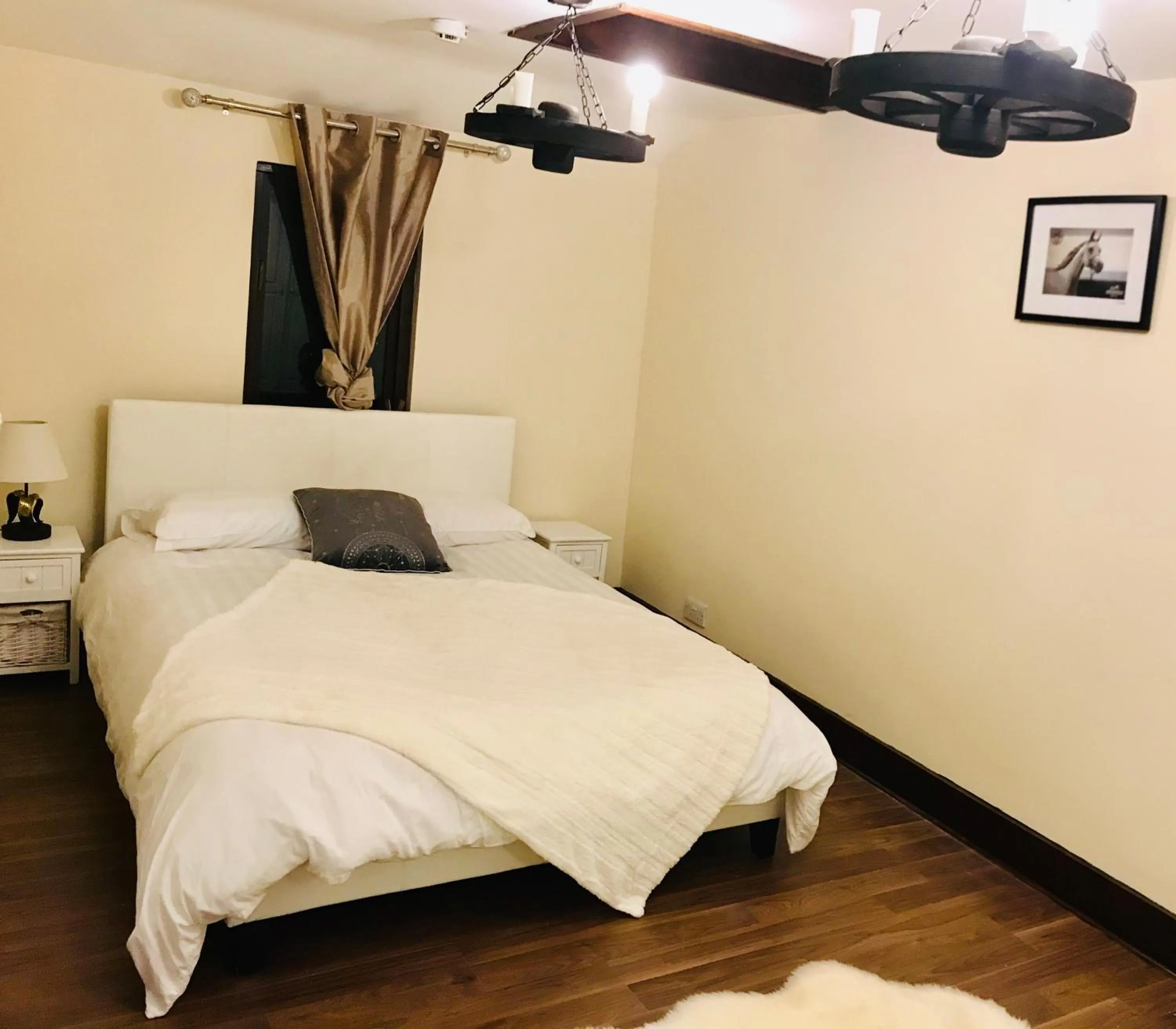 Bed in Oldlands Farmhouse Gatwick