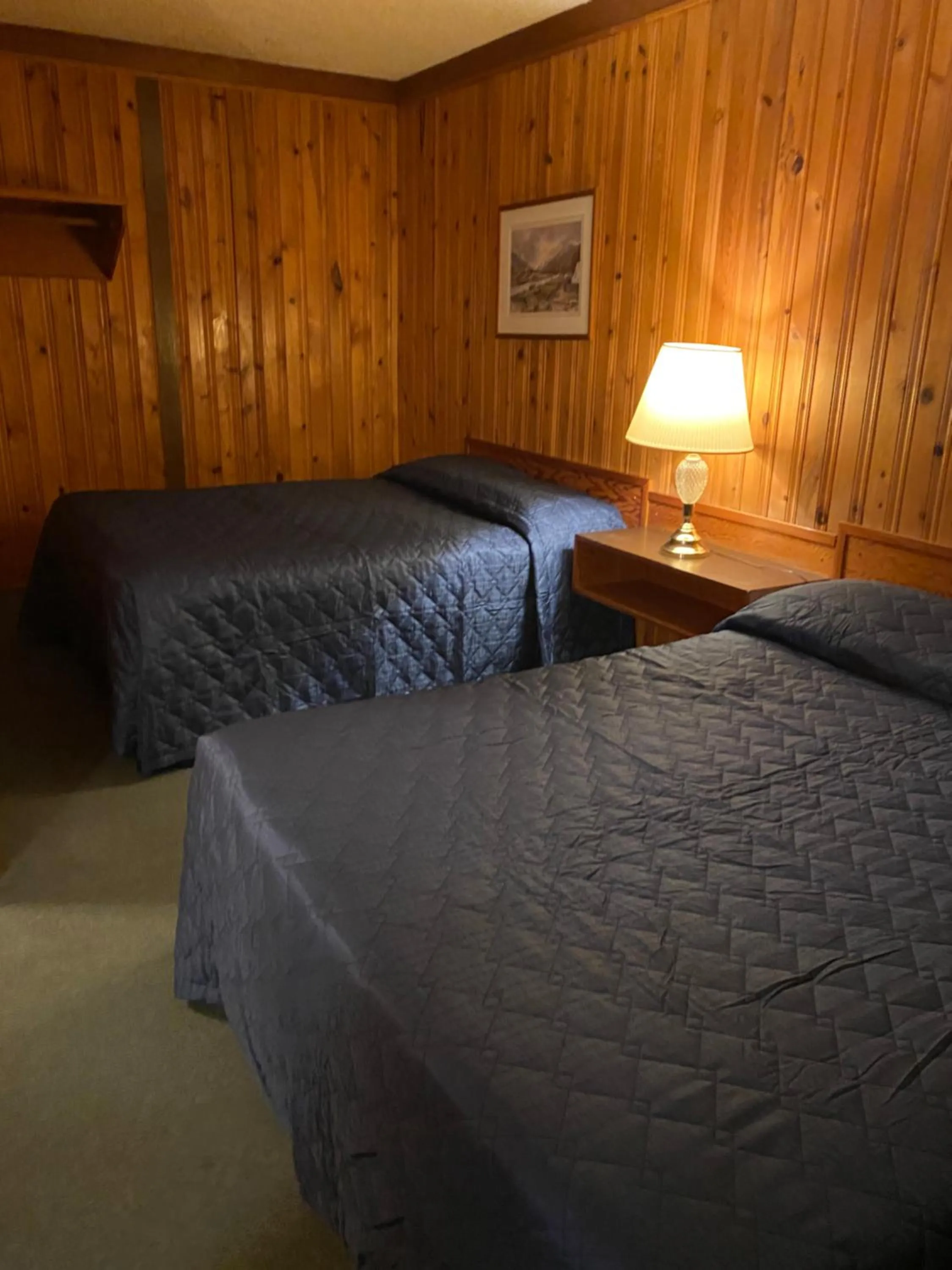 Bed in Glacier View Inn