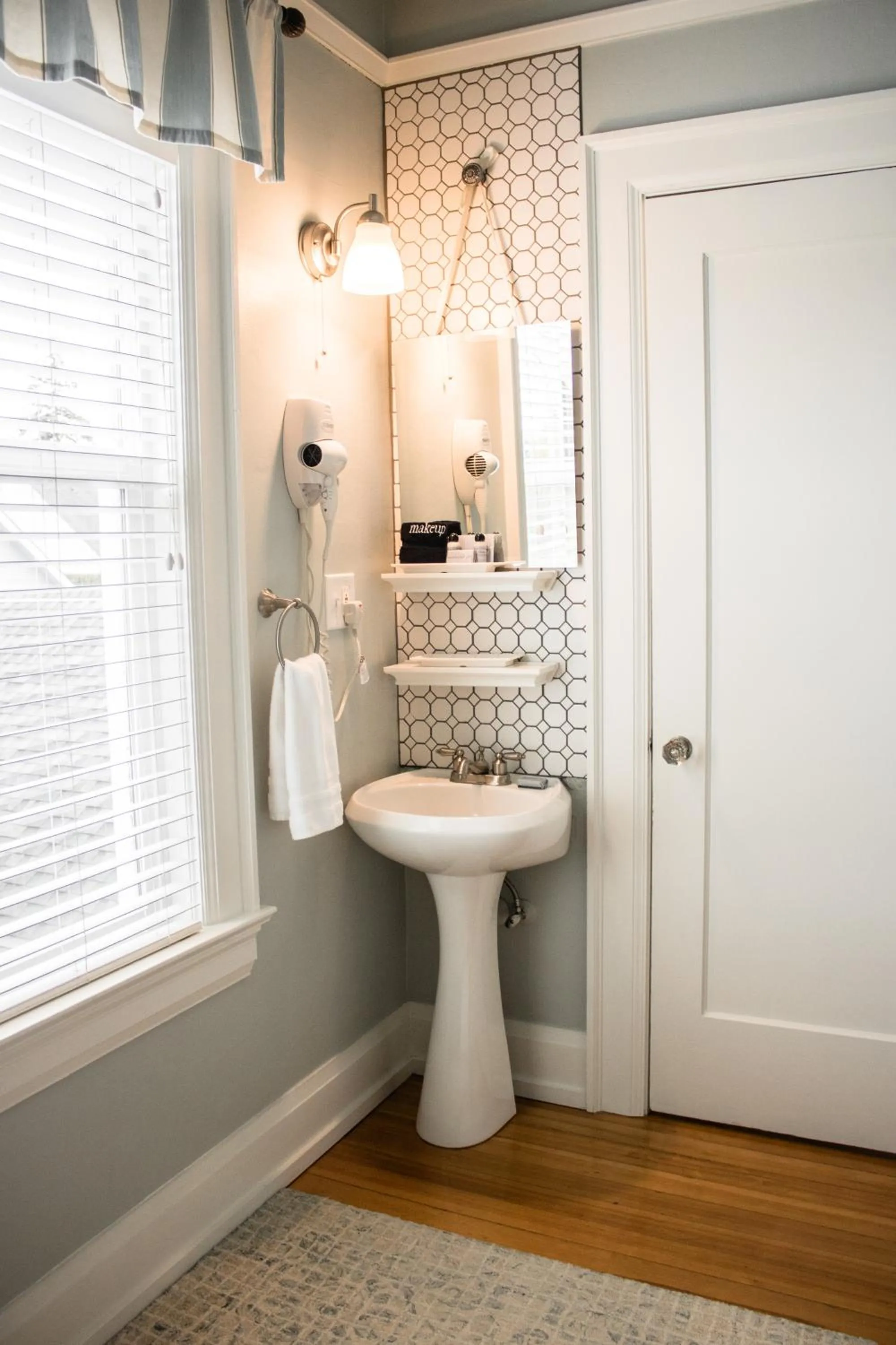 Nantucket Inn - Anacortes