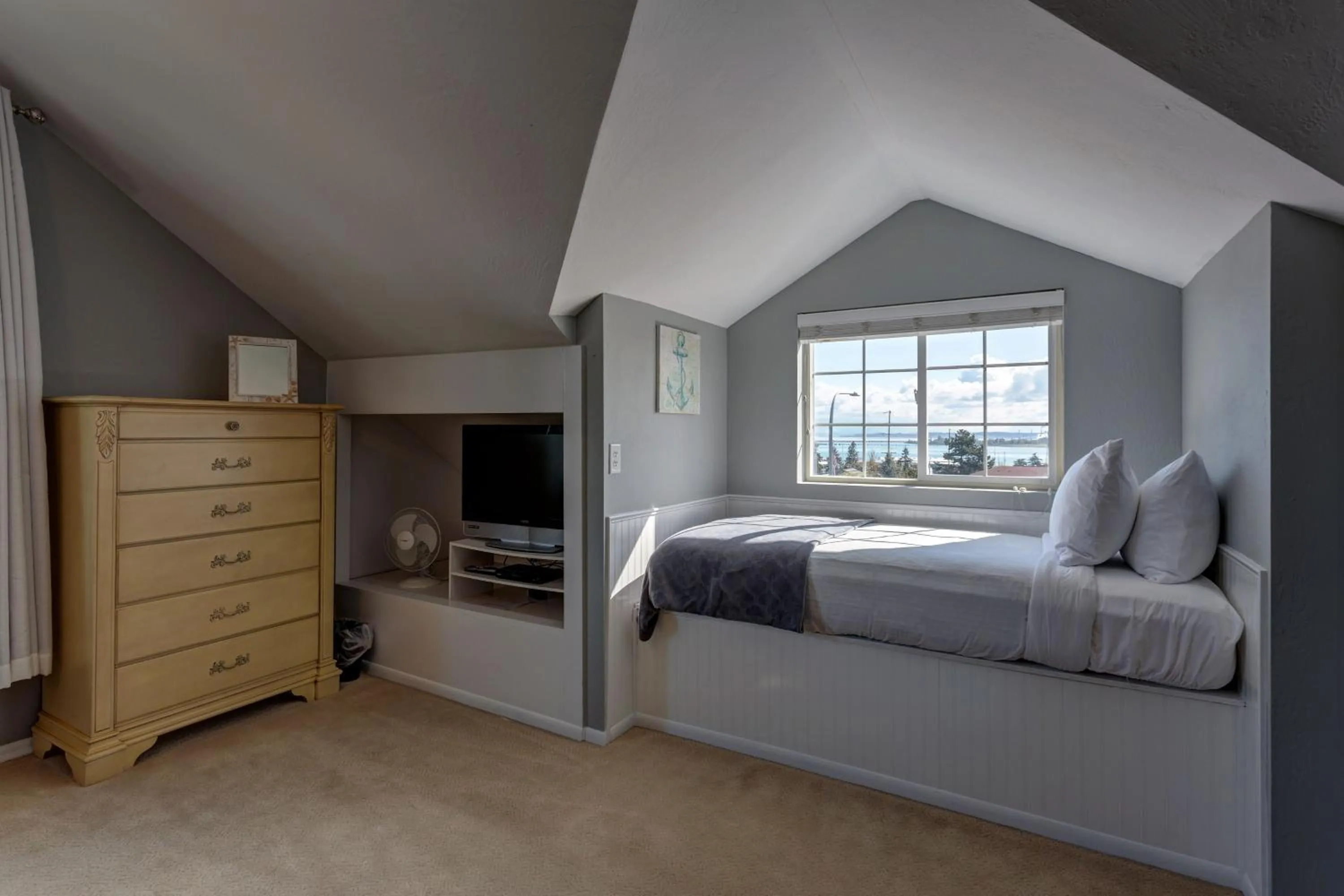 Bedroom in Nantucket Inn - Anacortes