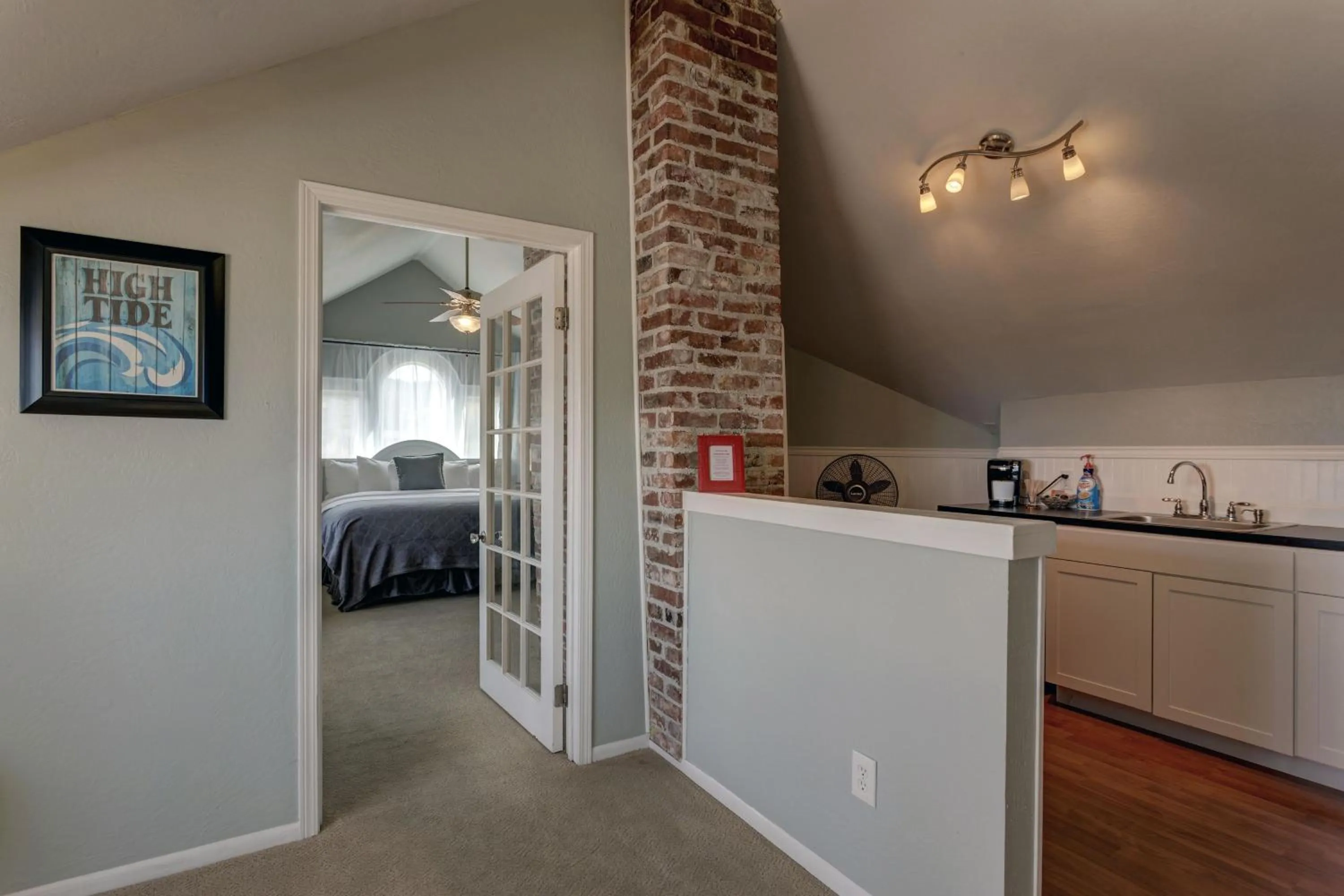 Kitchen or kitchenette in Nantucket Inn - Anacortes