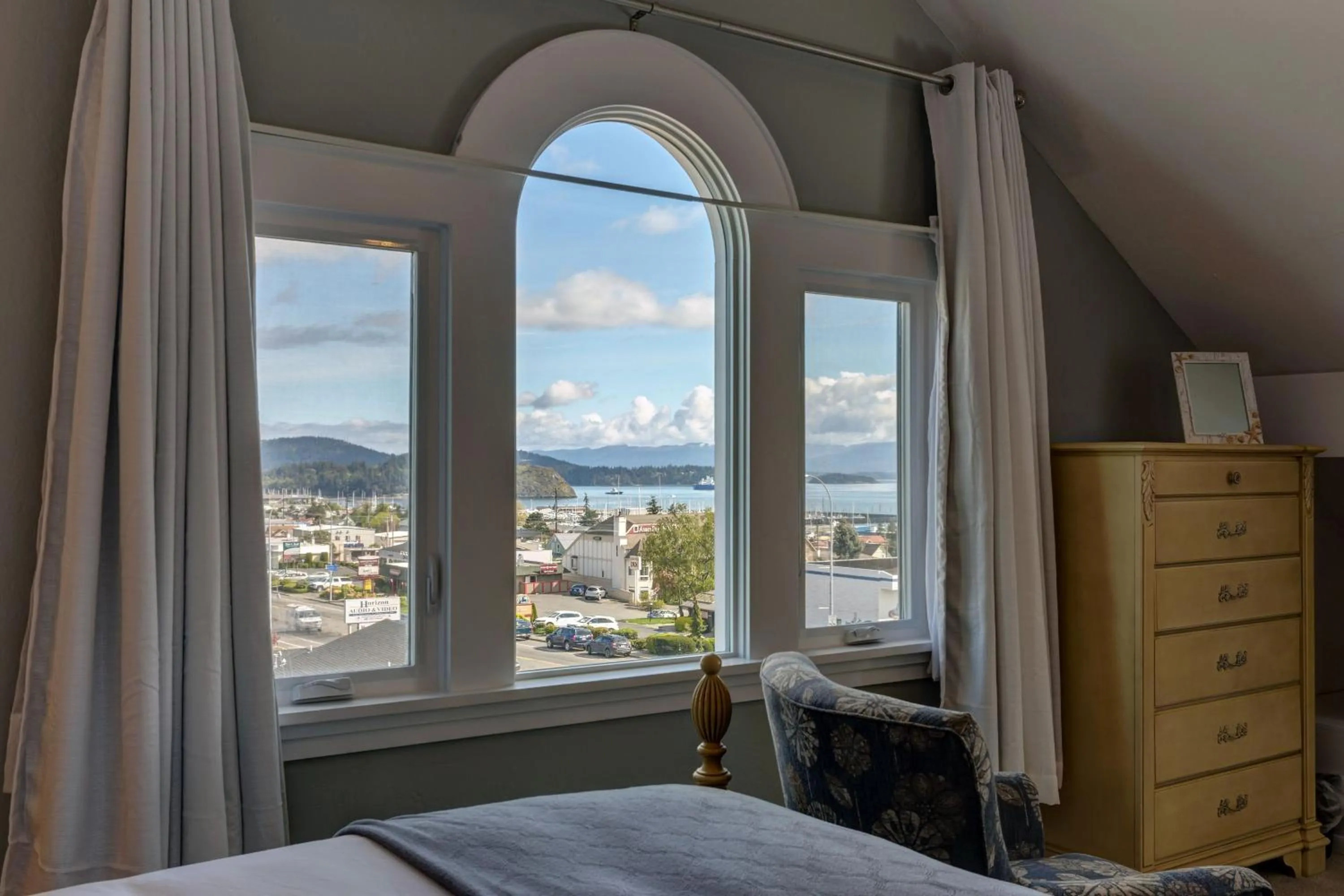 Bedroom in Nantucket Inn - Anacortes