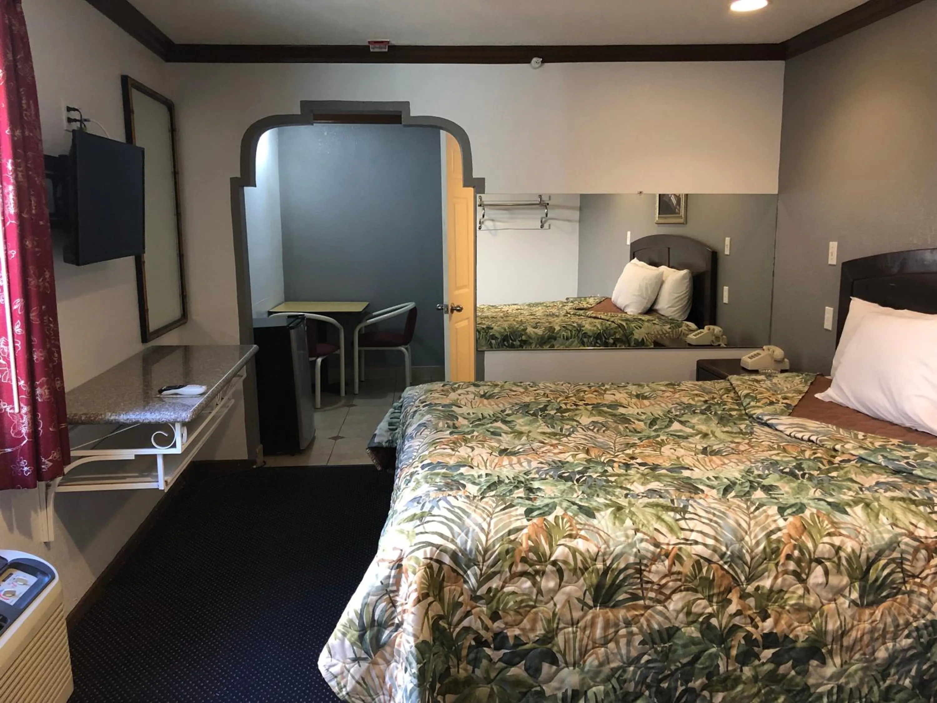 Bed in Starlight Inn, Valley Blvd - Downtown LA