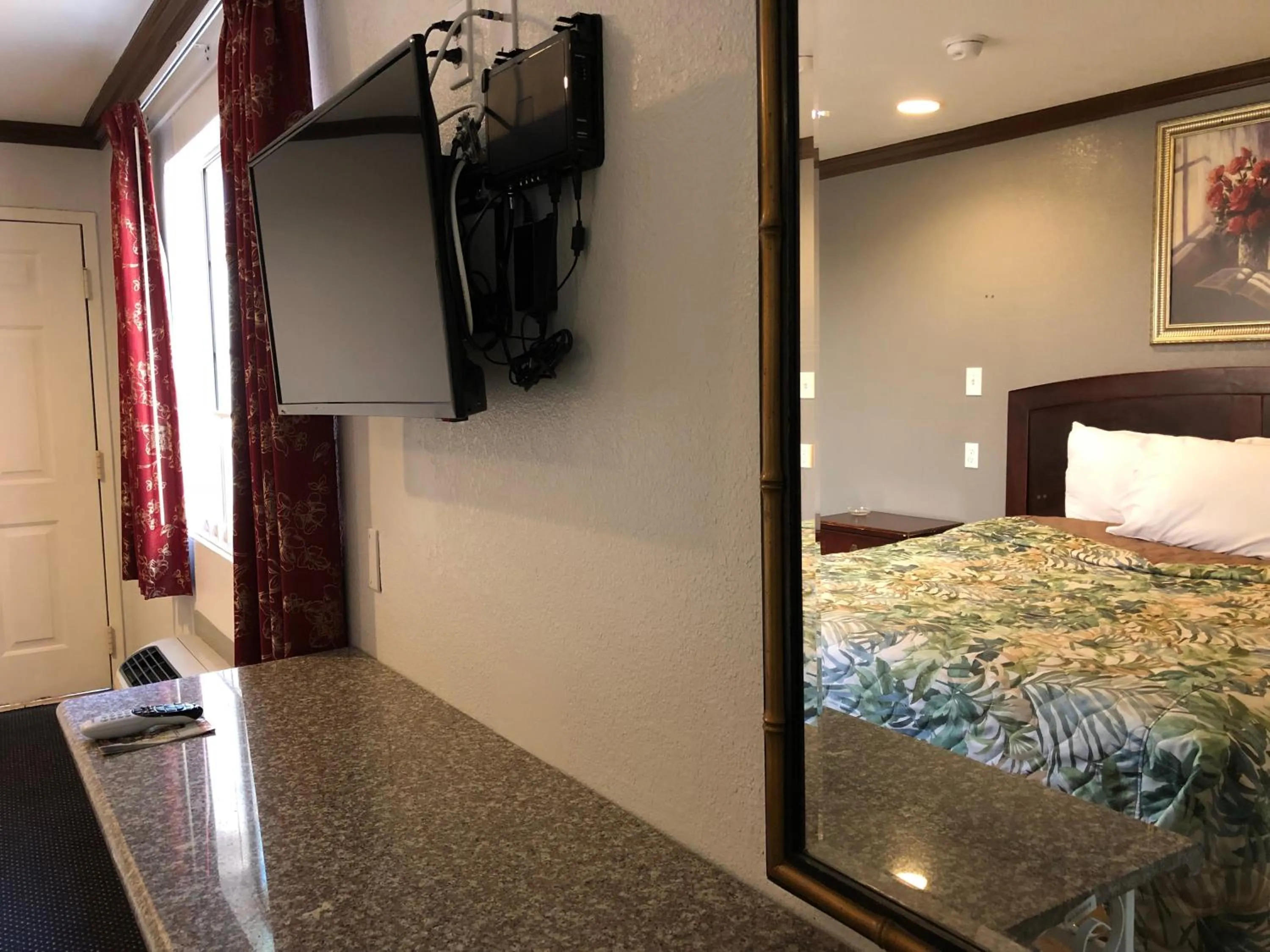 Bed in Starlight Inn, Valley Blvd - Downtown LA