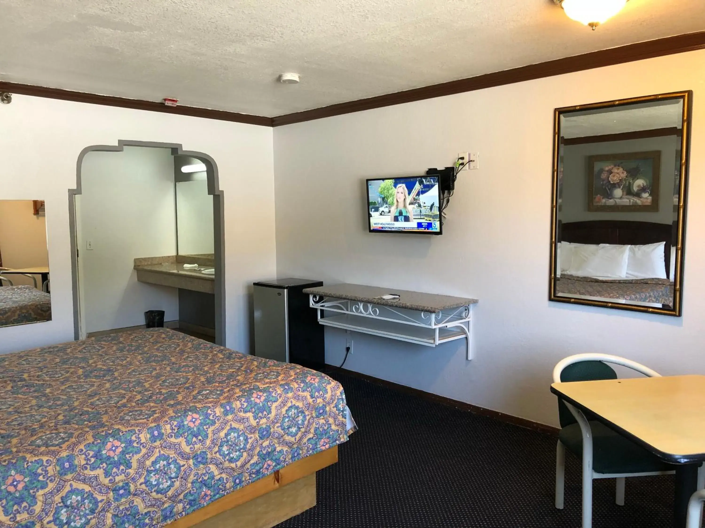 Bed in Starlight Inn, Valley Blvd - Downtown LA Bed in Starlight Inn, Valley Blvd - Downtown LA