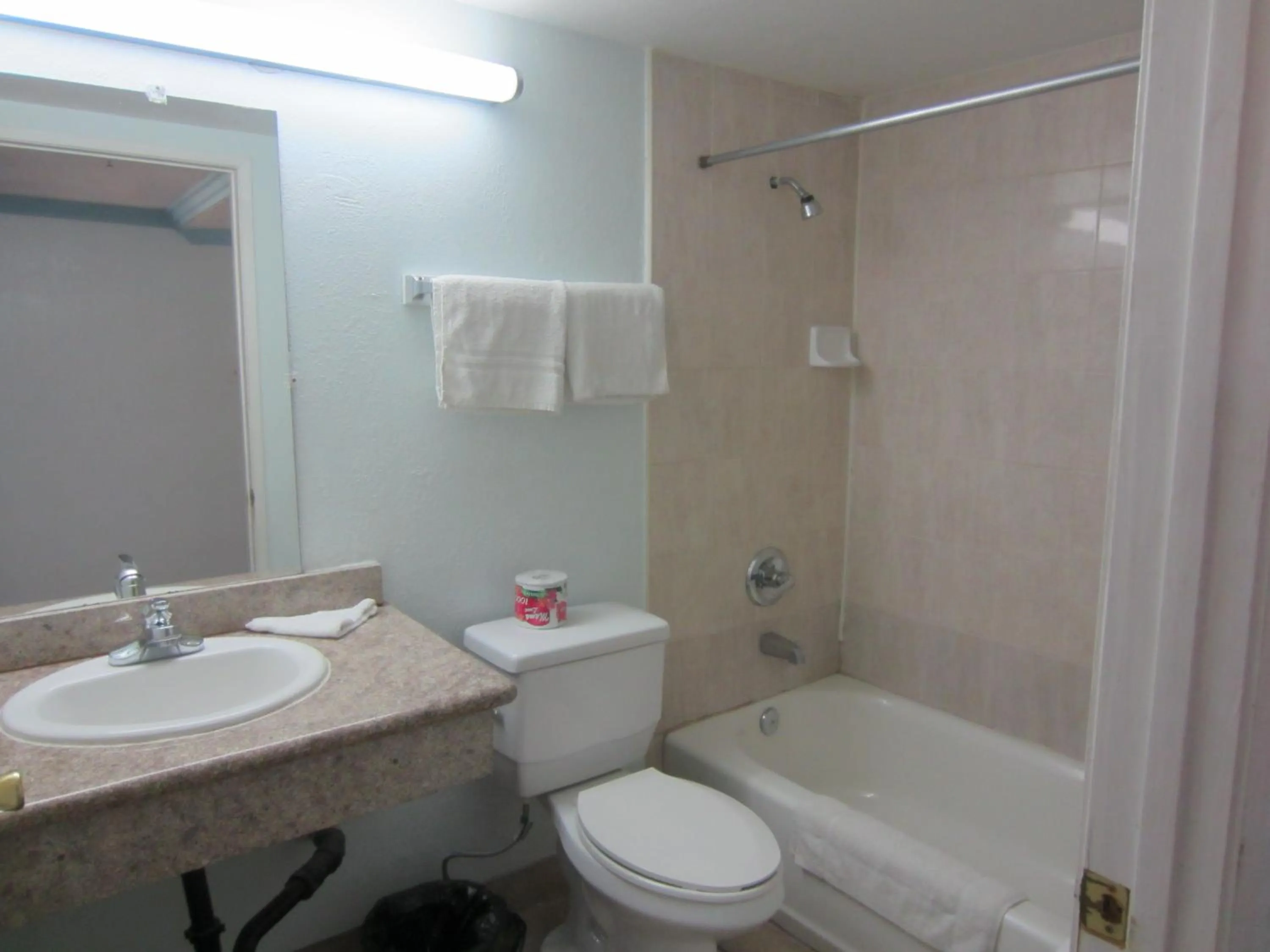 Bathroom in Starlight Inn, Valley Blvd - Downtown LA