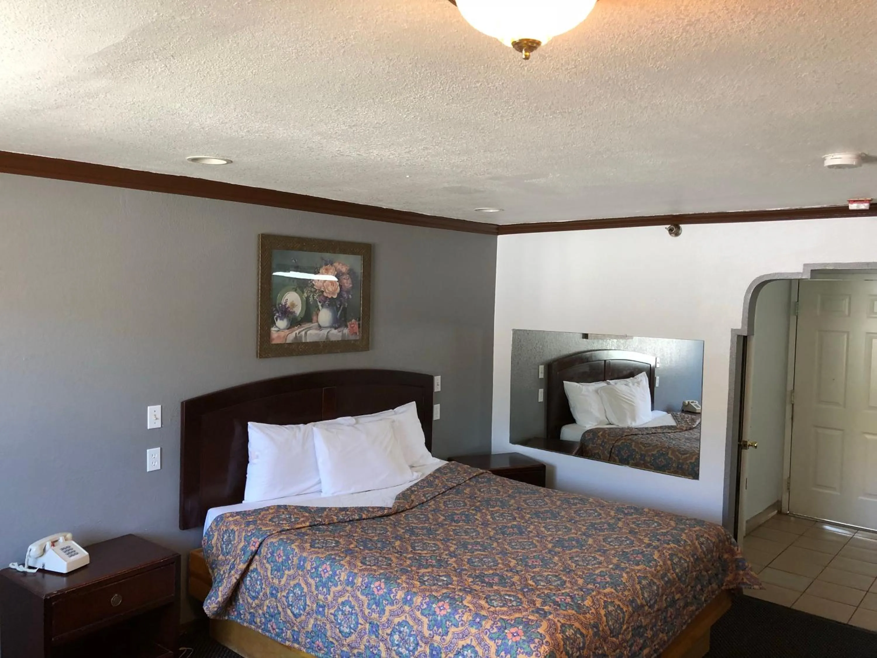 Bed in Starlight Inn, Valley Blvd - Downtown LA