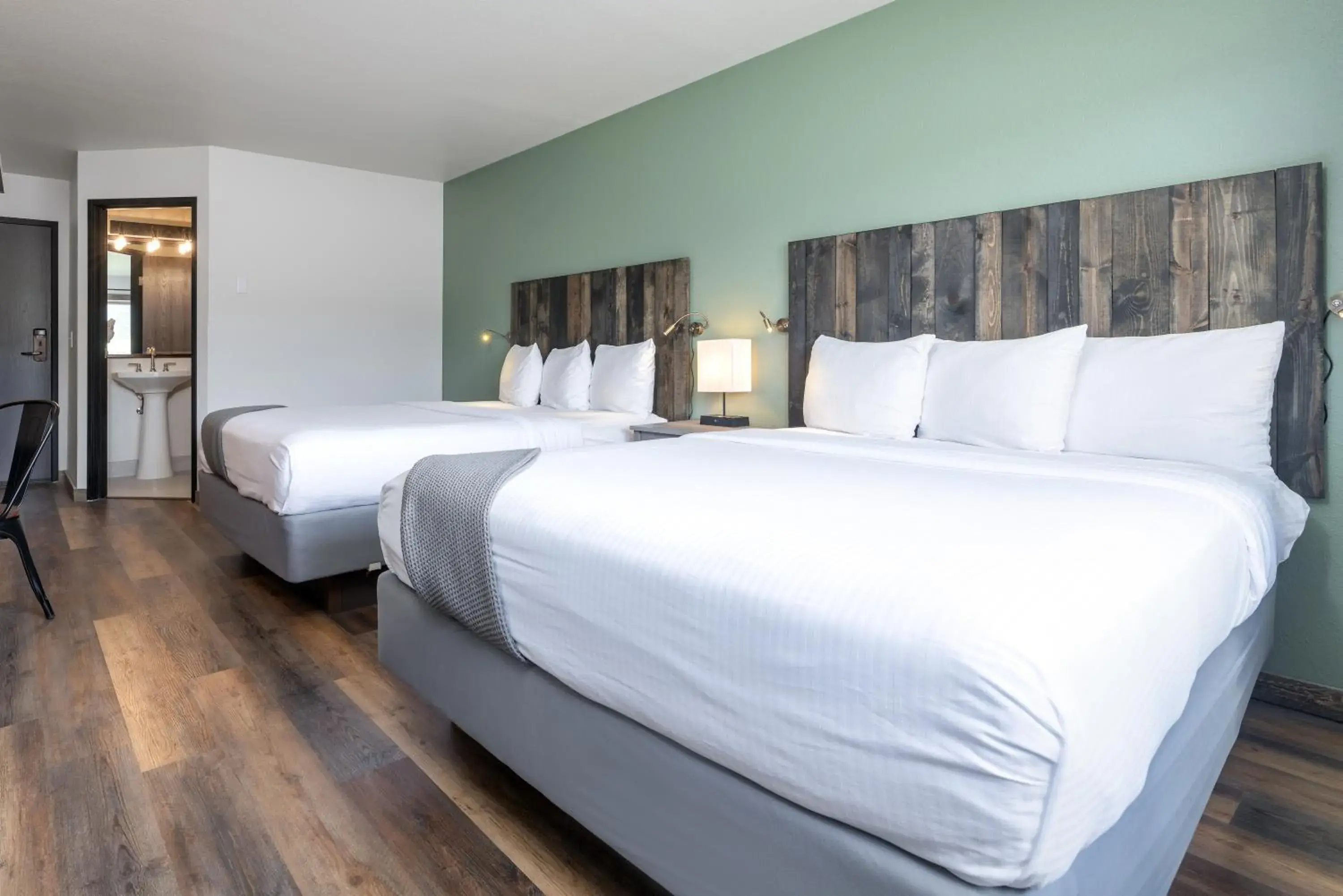 Modernized Double Queen in MTN Lodge Ridgway Modernized Double Queen in MTN Lodge Ridgway