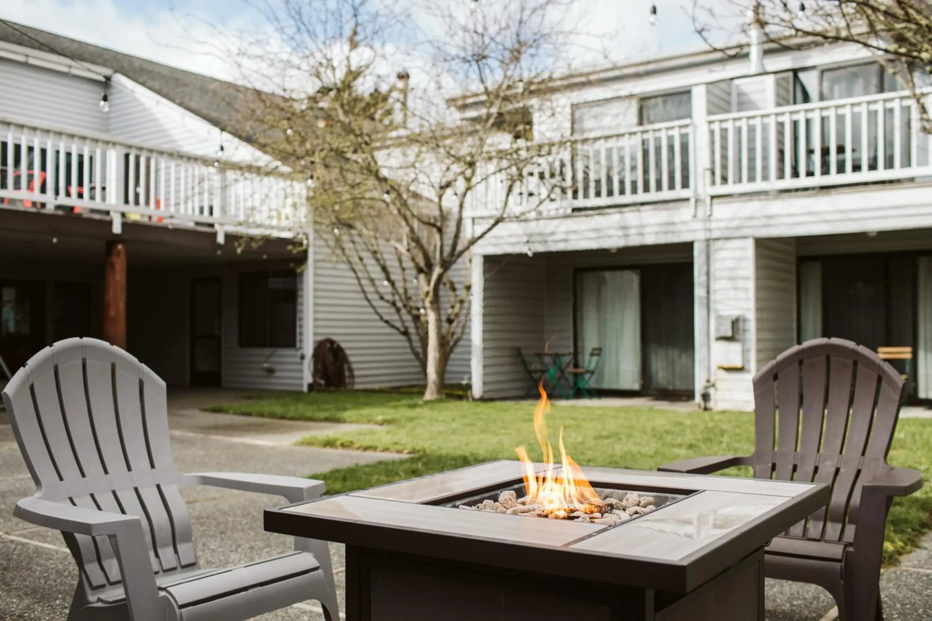 Inner courtyard view in Friday Harbor Suites Inner courtyard view in Friday Harbor Suites