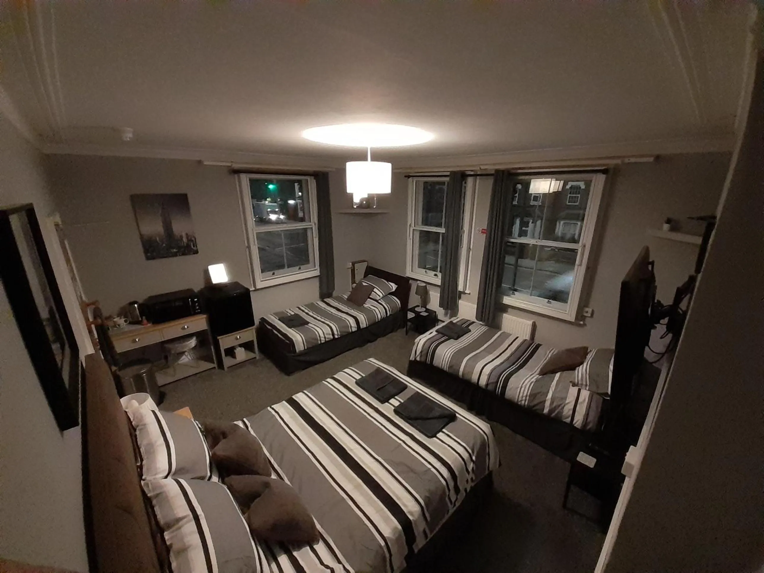 Photo of the whole room, Bed in Caversham Lodge