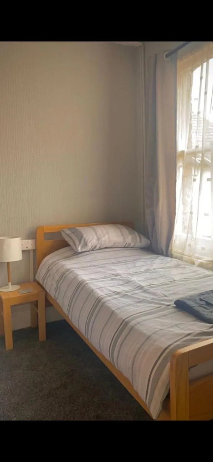 Bed in Caversham Lodge