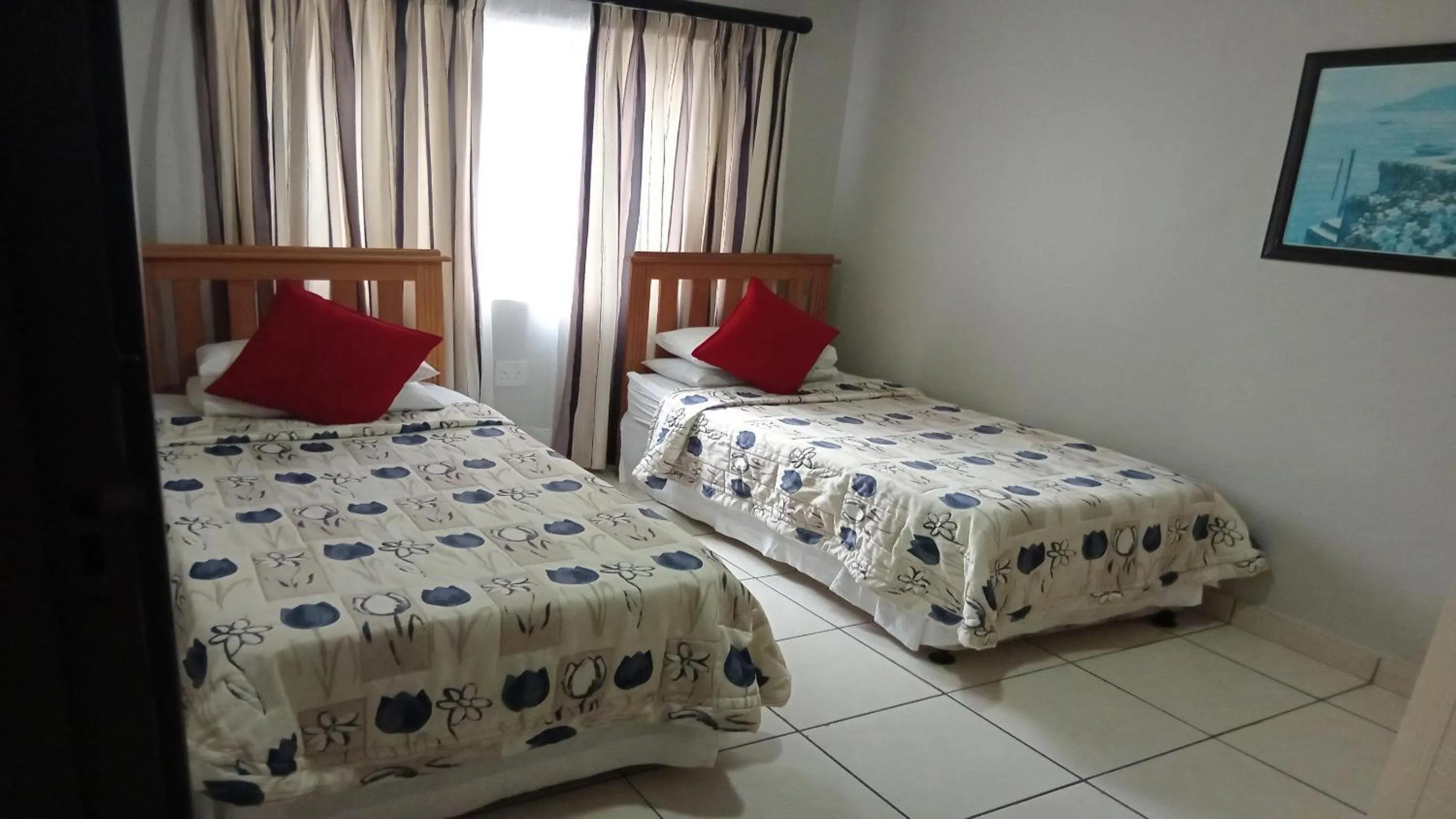 Photo of the whole room, Bed in Sunrise Beach Resort