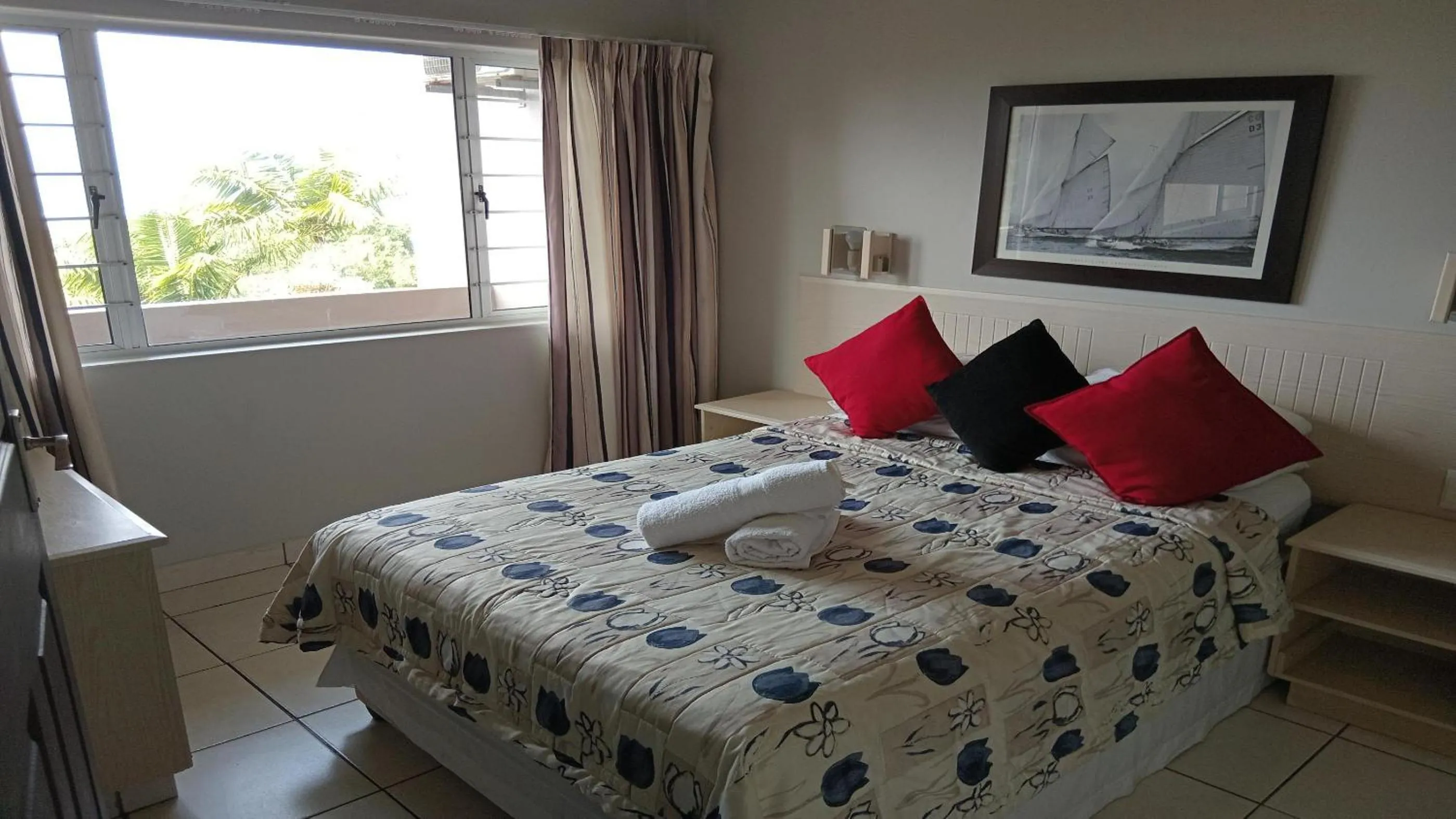 Bed in Sunrise Beach Resort