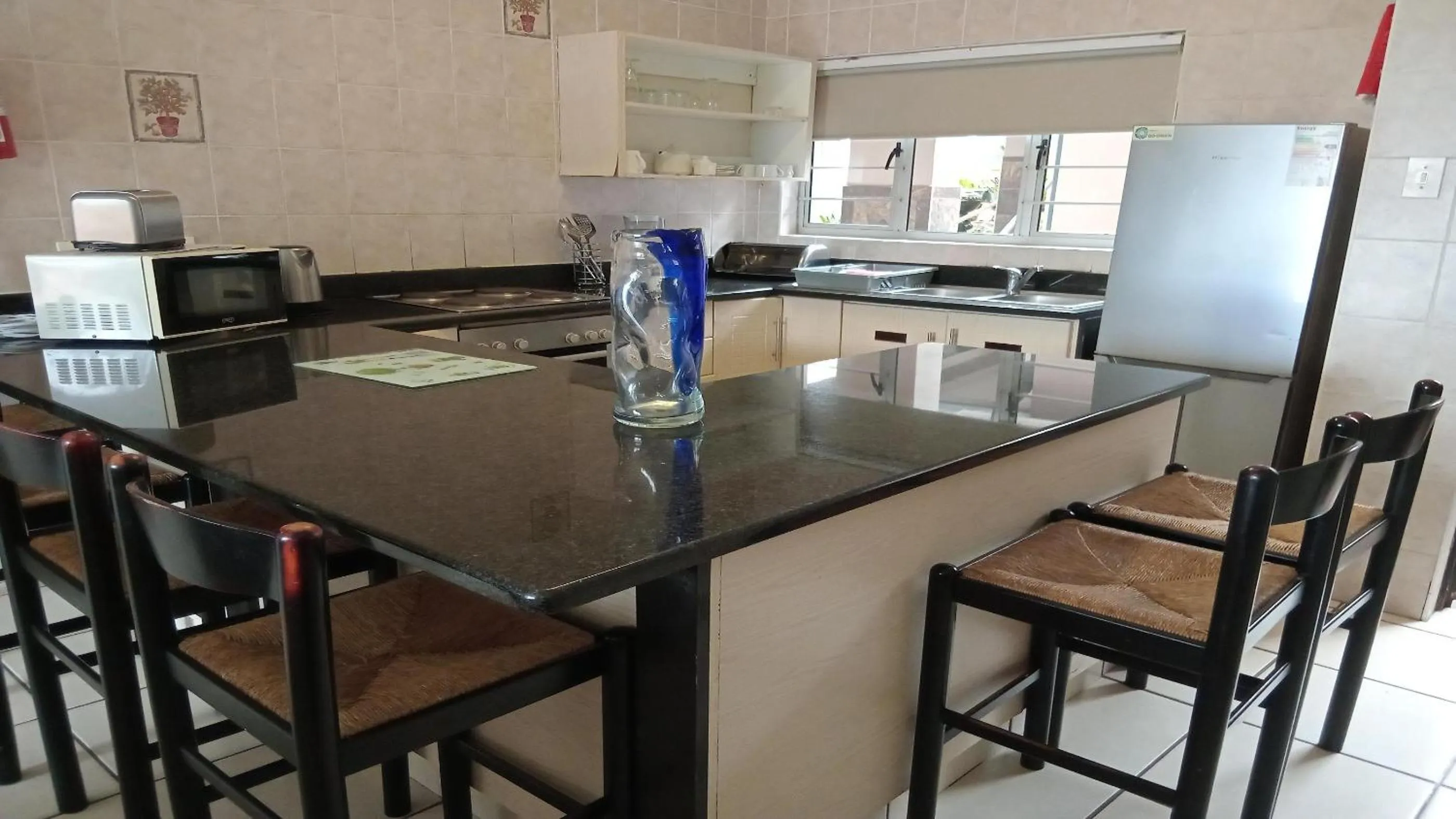 Dining area in Sunrise Beach Resort