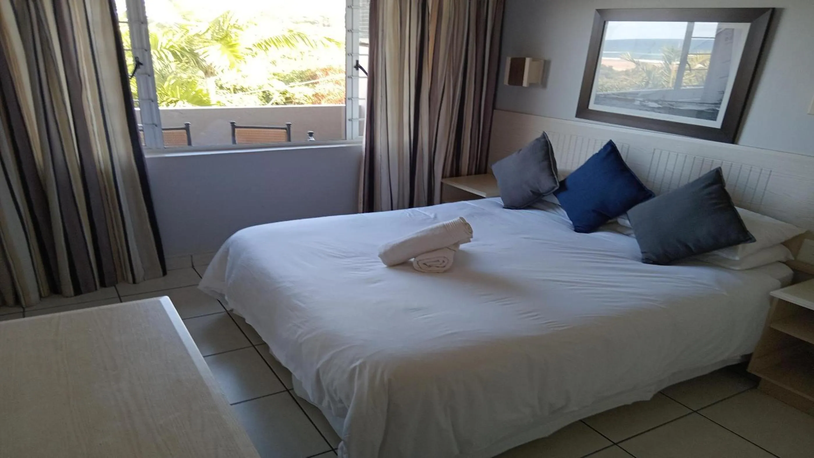 Bed in Sunrise Beach Resort