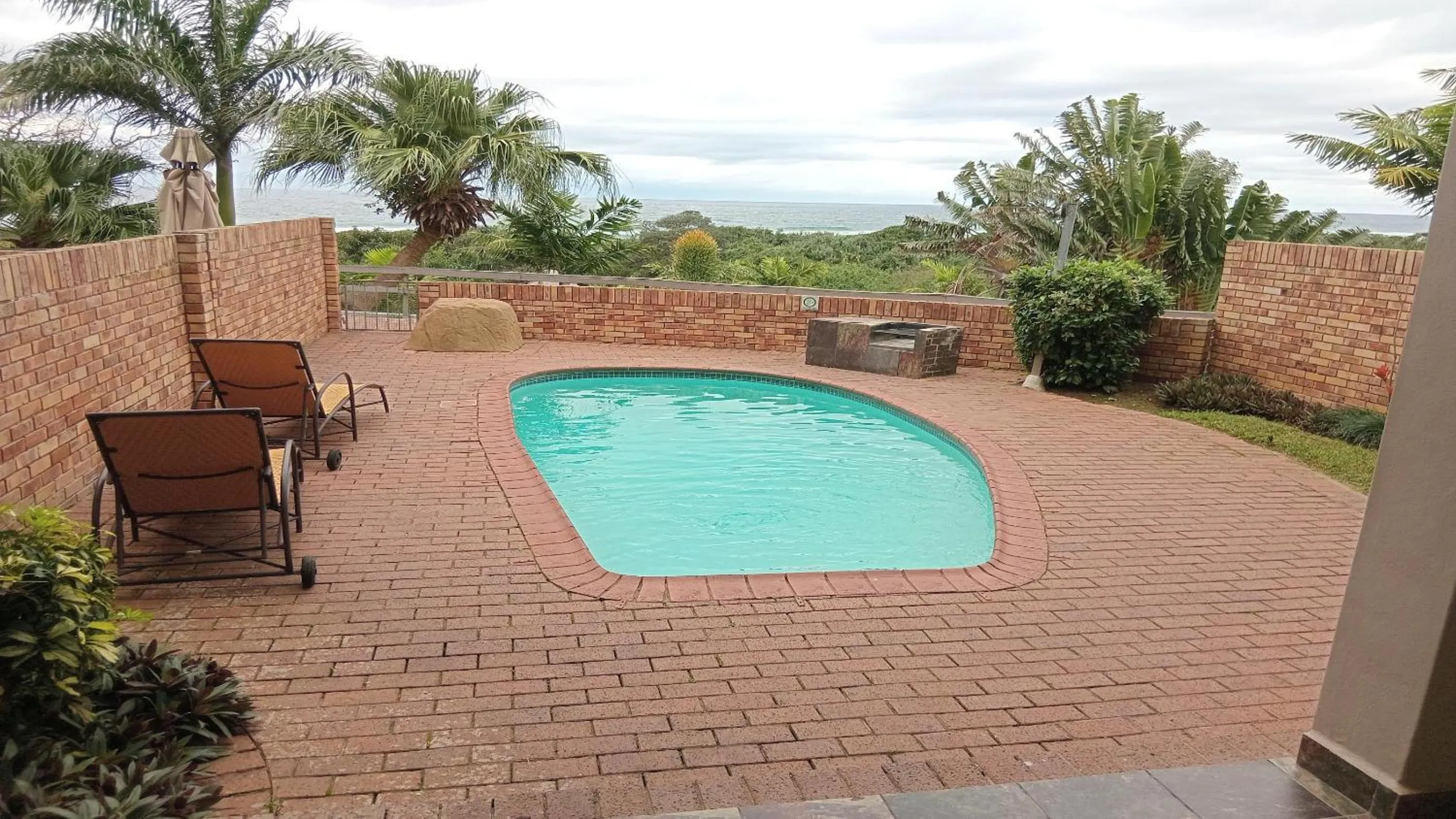 Swimming pool in Sunrise Beach Resort