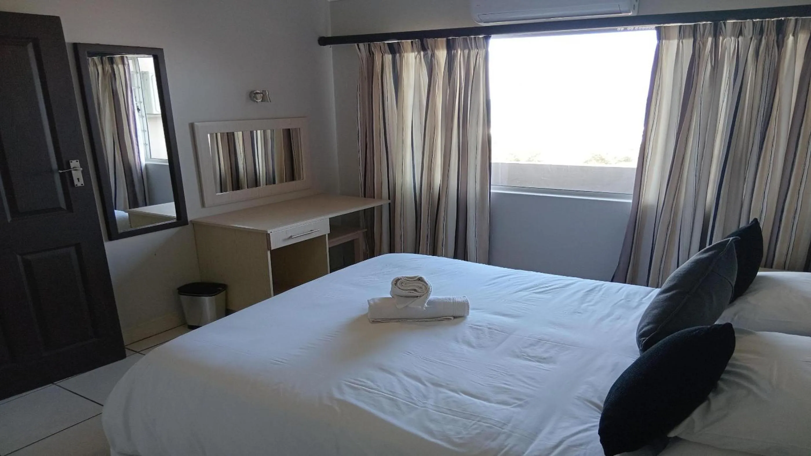 Photo of the whole room, Bed in Sunrise Beach Resort