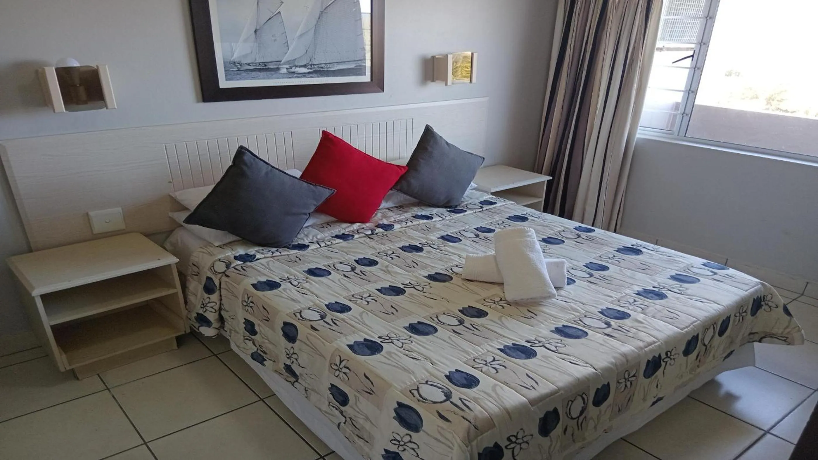 Bed in Sunrise Beach Resort