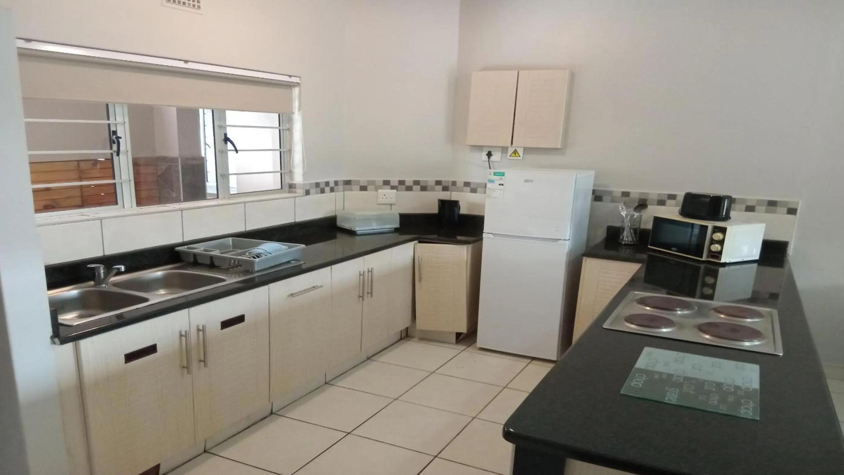 Dining area in Sunrise Beach Resort