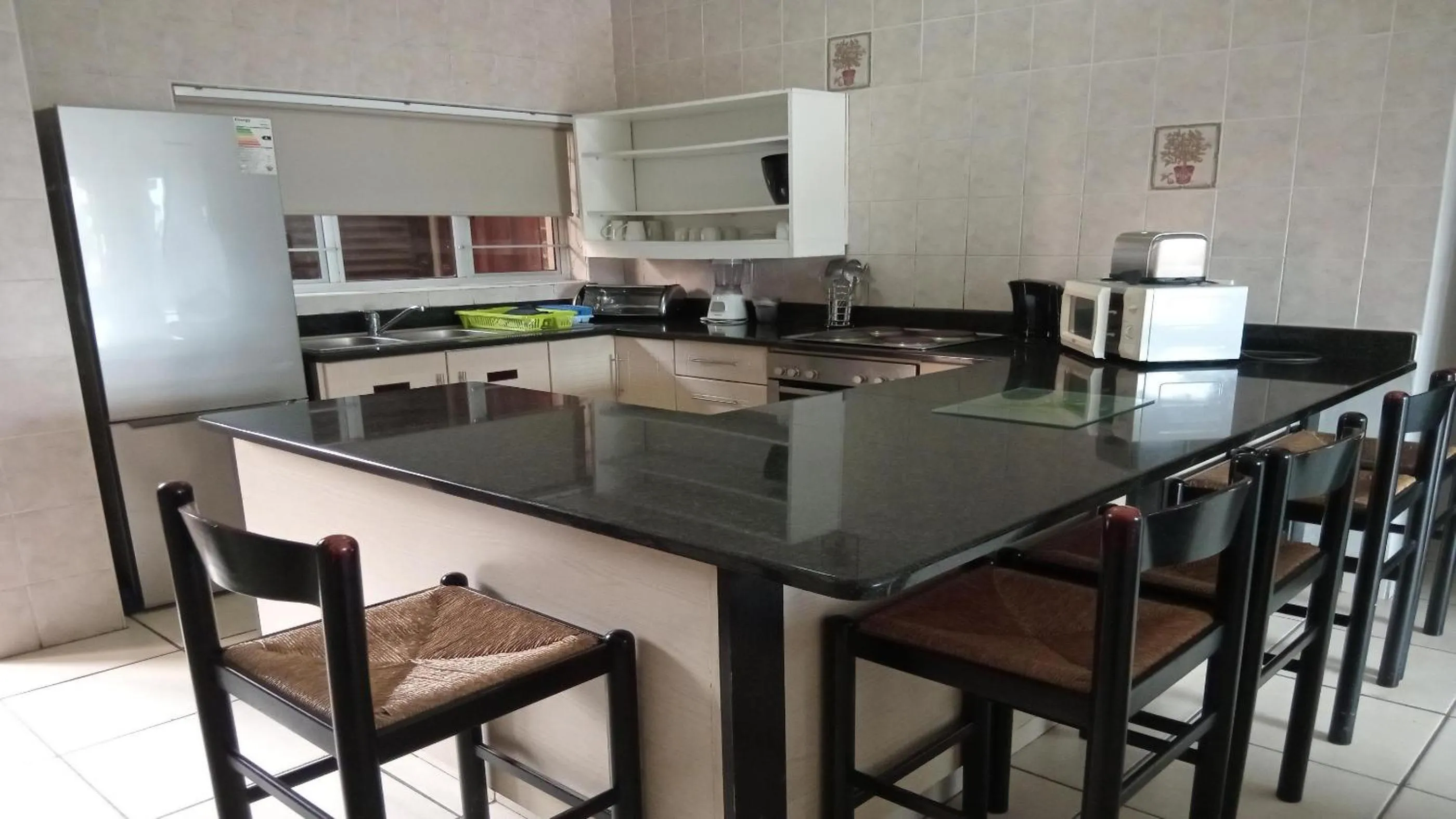 Dining area in Sunrise Beach Resort