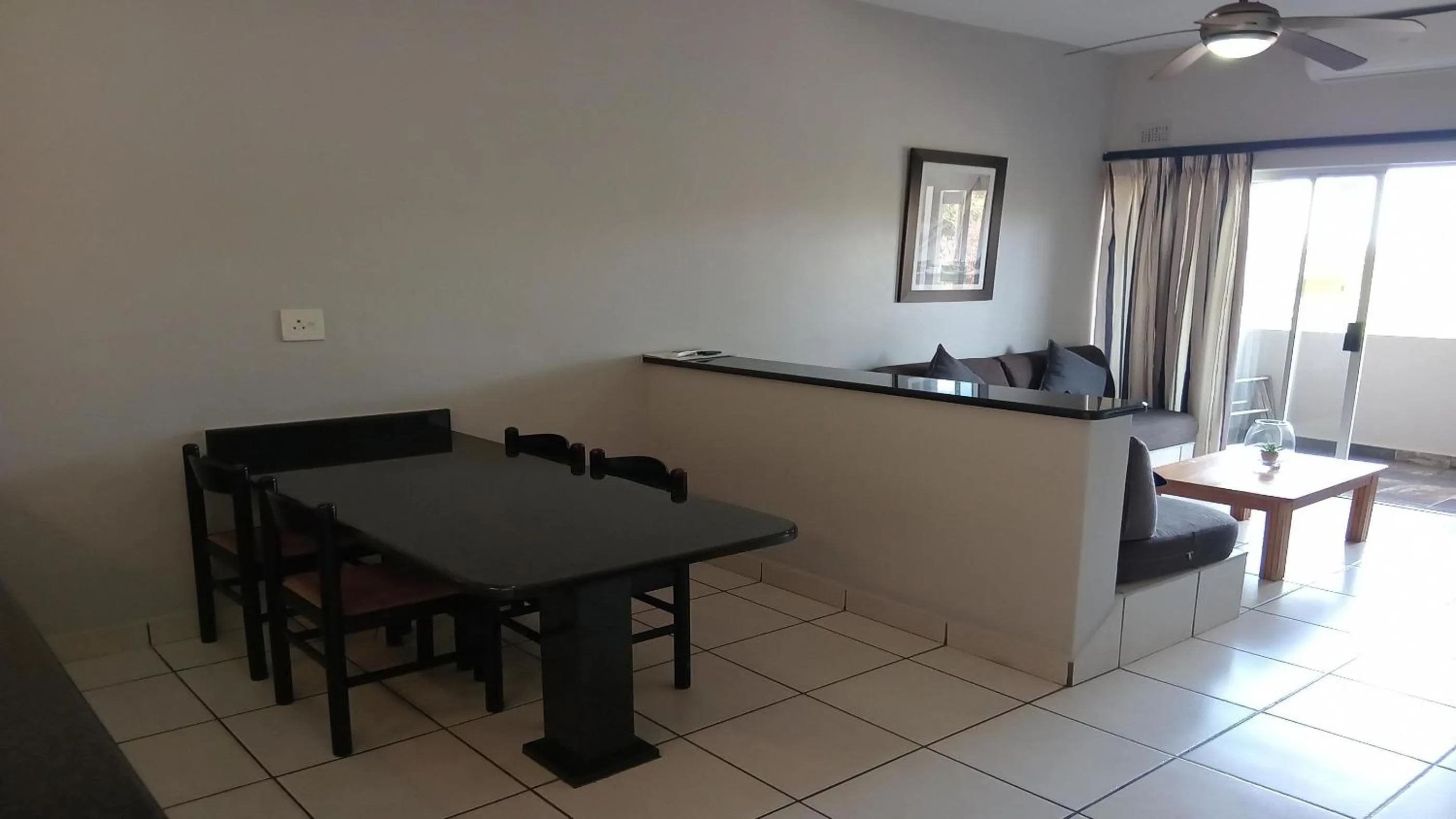 Dining area in Sunrise Beach Resort