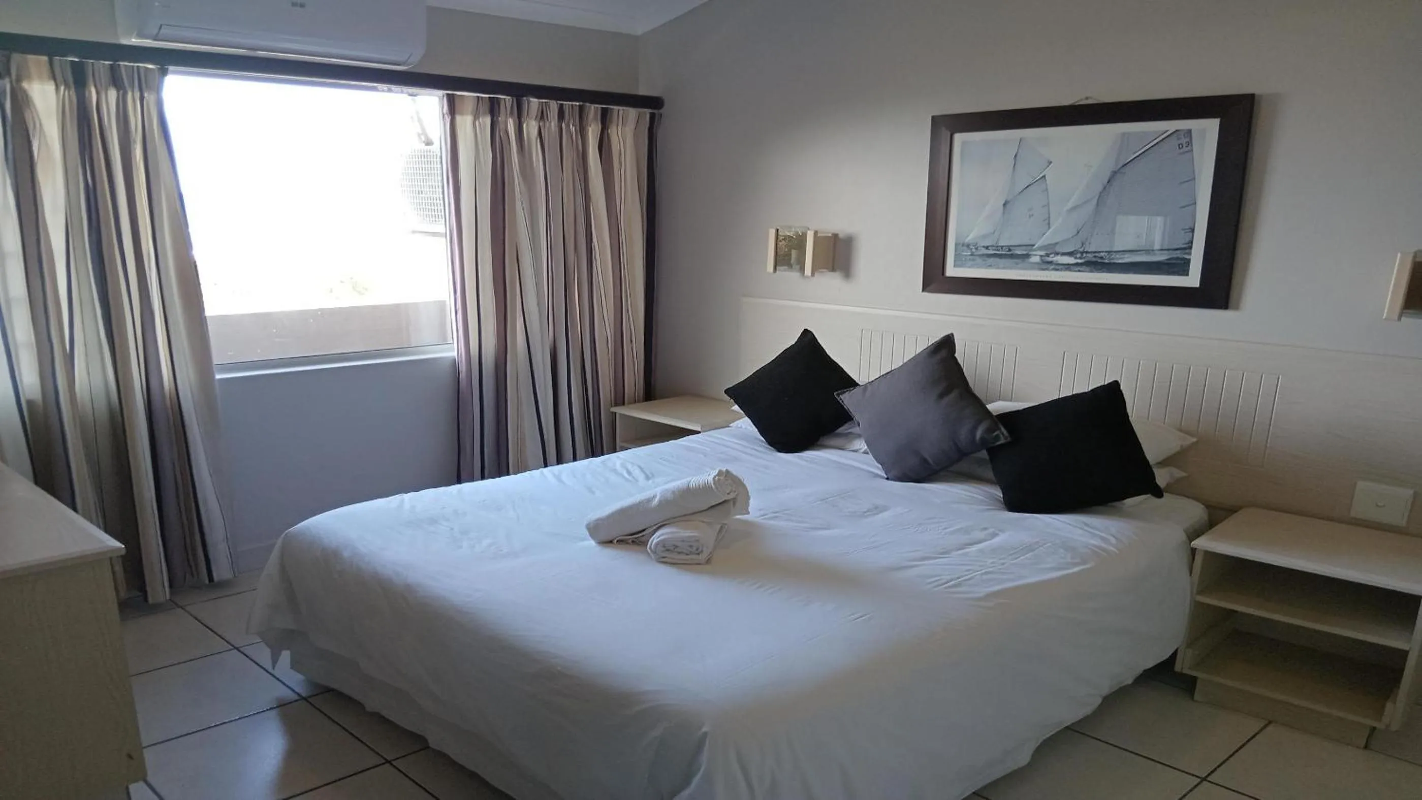 Bed in Sunrise Beach Resort