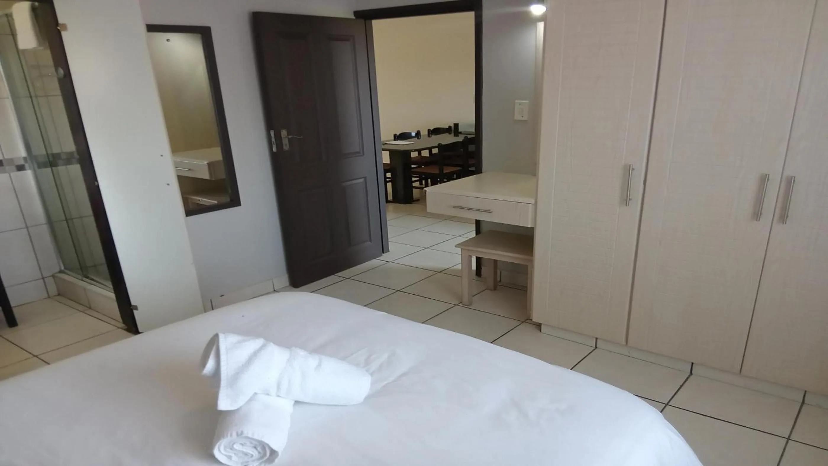 Photo of the whole room, Bed in Sunrise Beach Resort