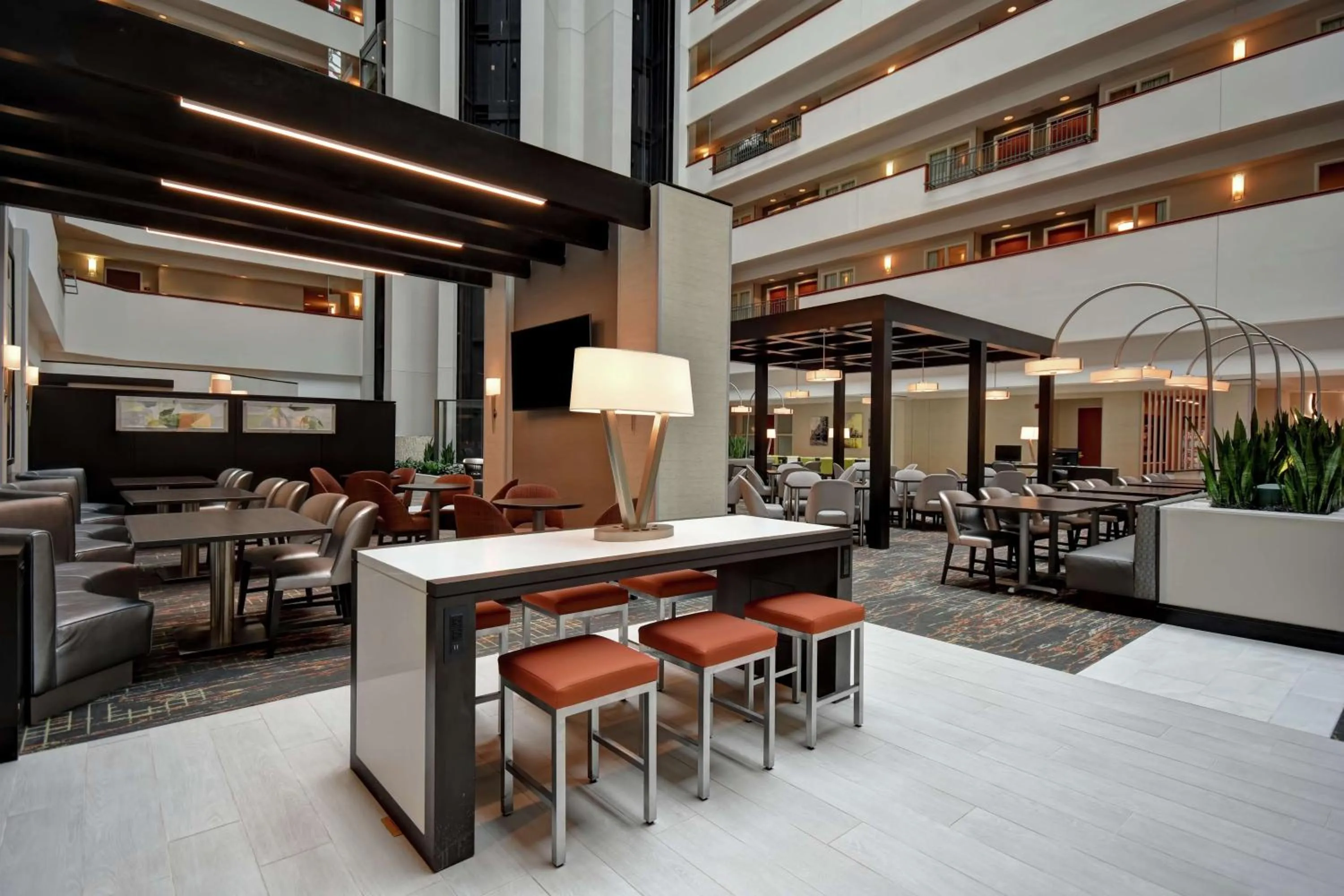 Restaurant/places to eat in Embassy Suites Little Rock