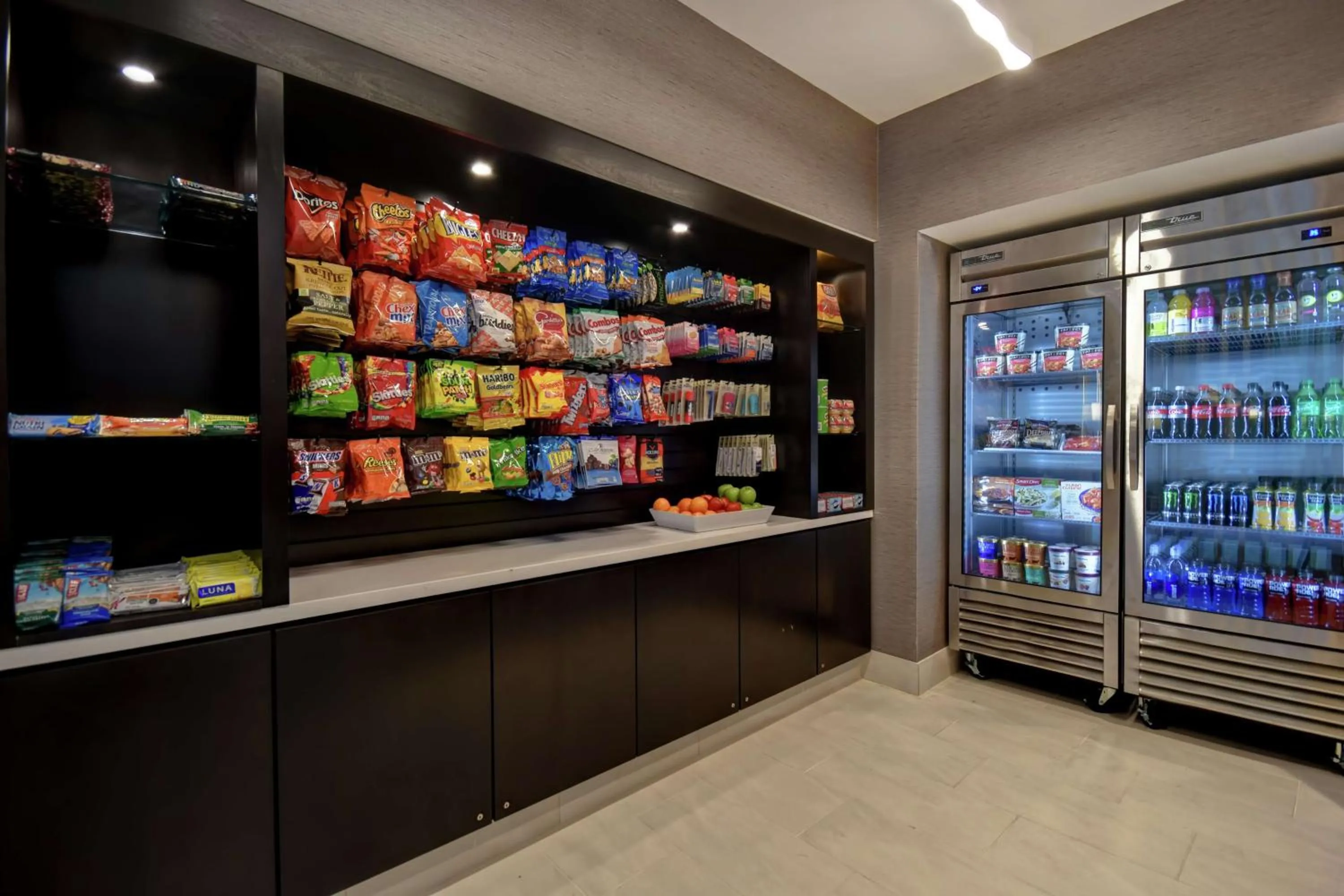 Restaurant/places to eat in Embassy Suites Little Rock